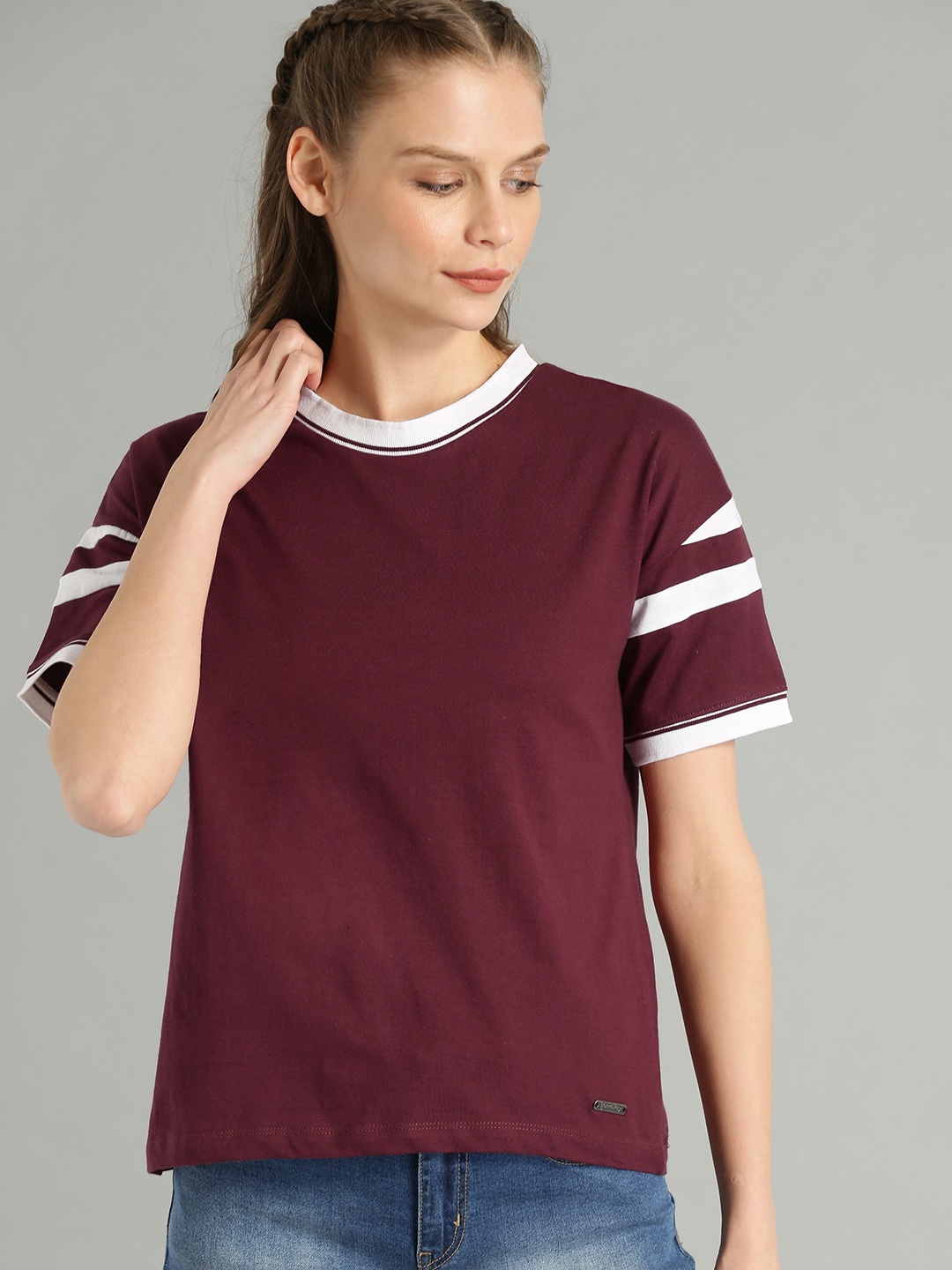 

The Roadster Lifestyle Co Women Maroon White Solid Round Neck Pure Cotton T-shirt