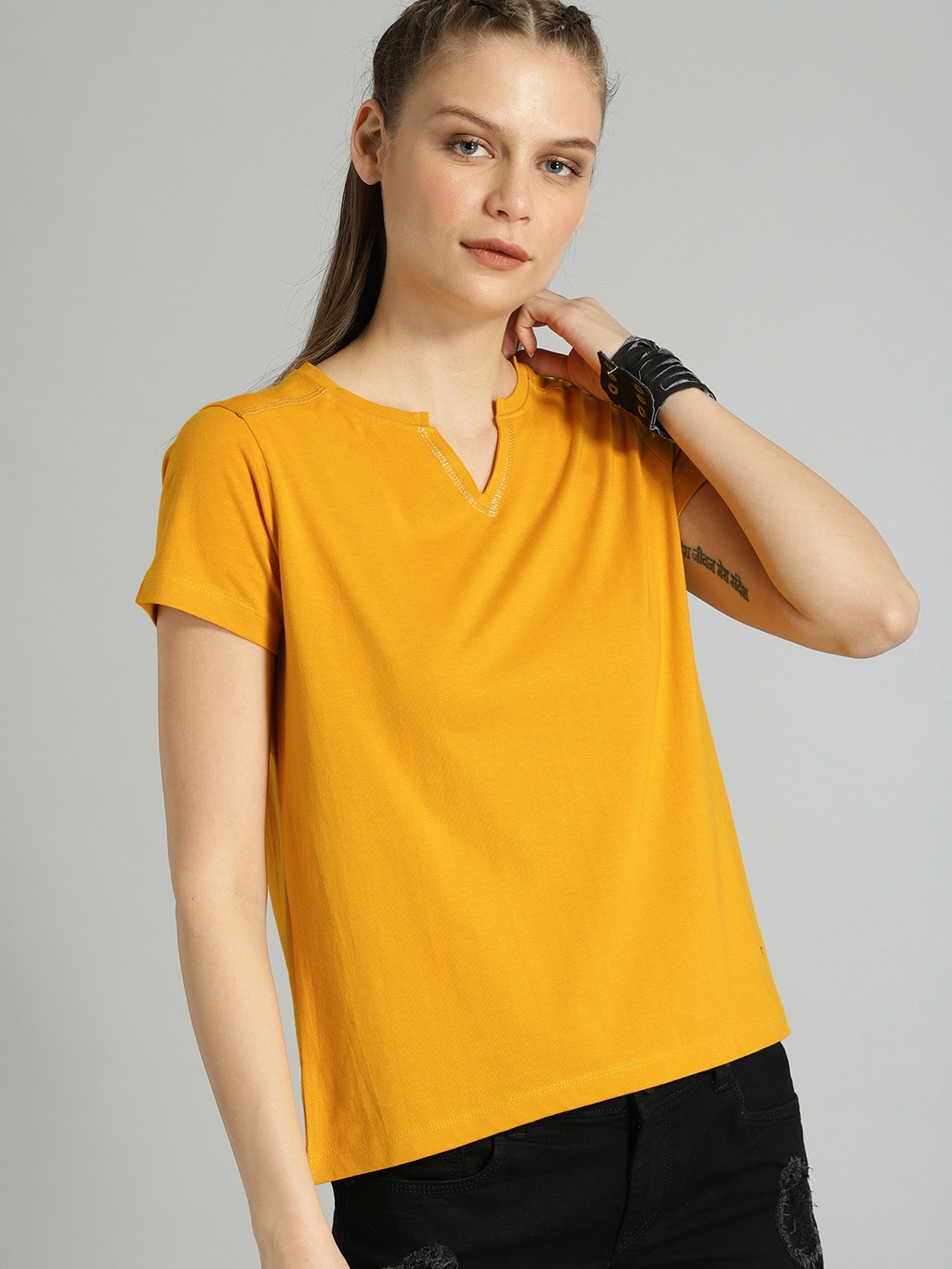 

The Roadster Lifestyle Co Women Yellow Solid Round Neck Pure Cotton T-shirt