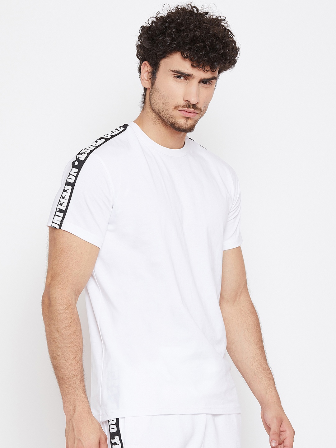 

FUGAZEE Men White Solid Round Neck T-shirt