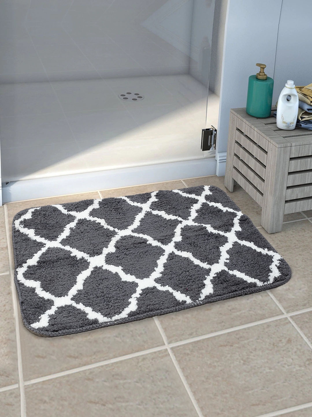 

Saral Home Set of 2 Grey & White Anti-Skid Bath Rugs