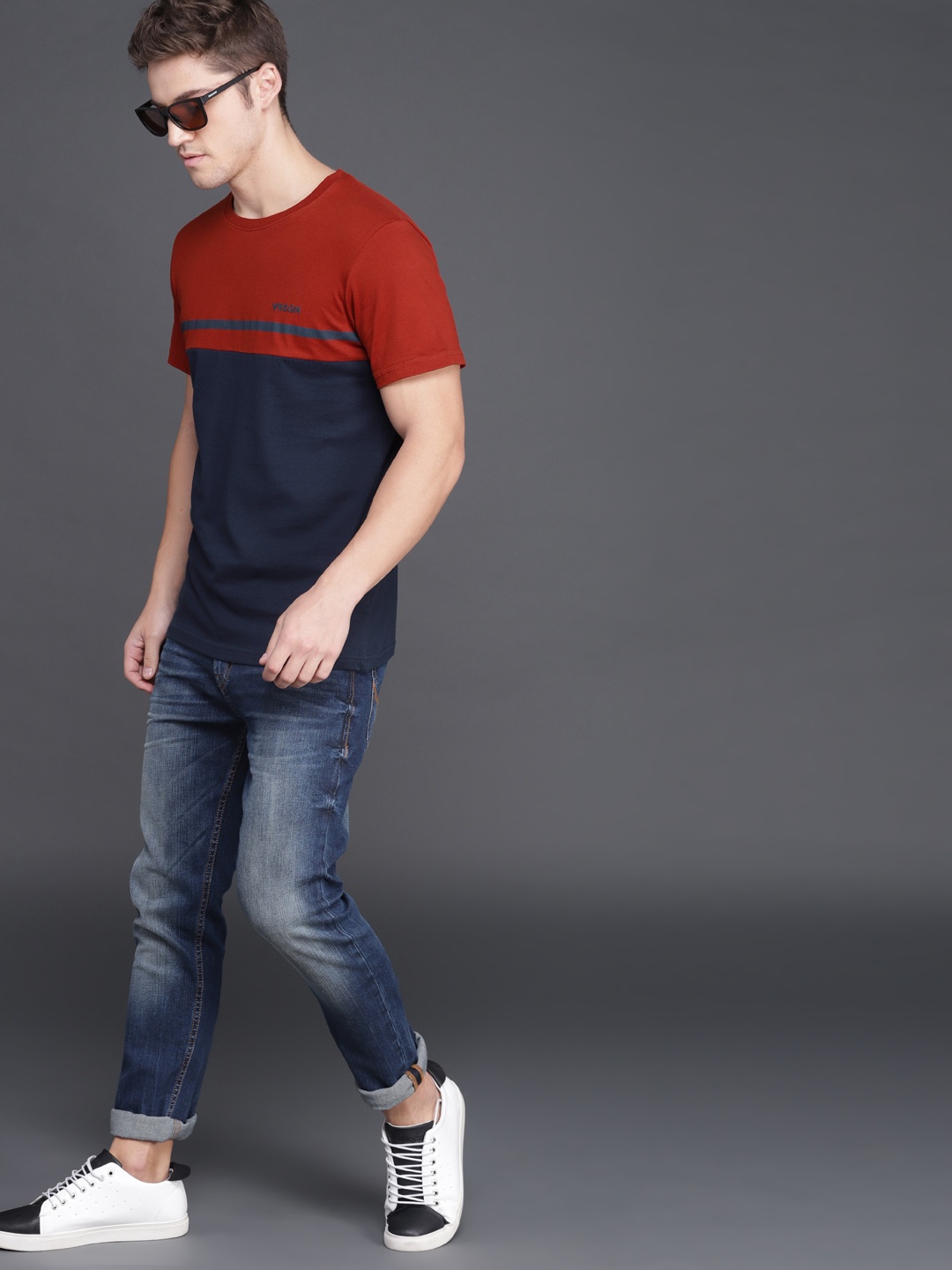 

WROGN Men Red Navy Blue Slim Fit Colourblocked Round Neck Pure Cotton T-shirt