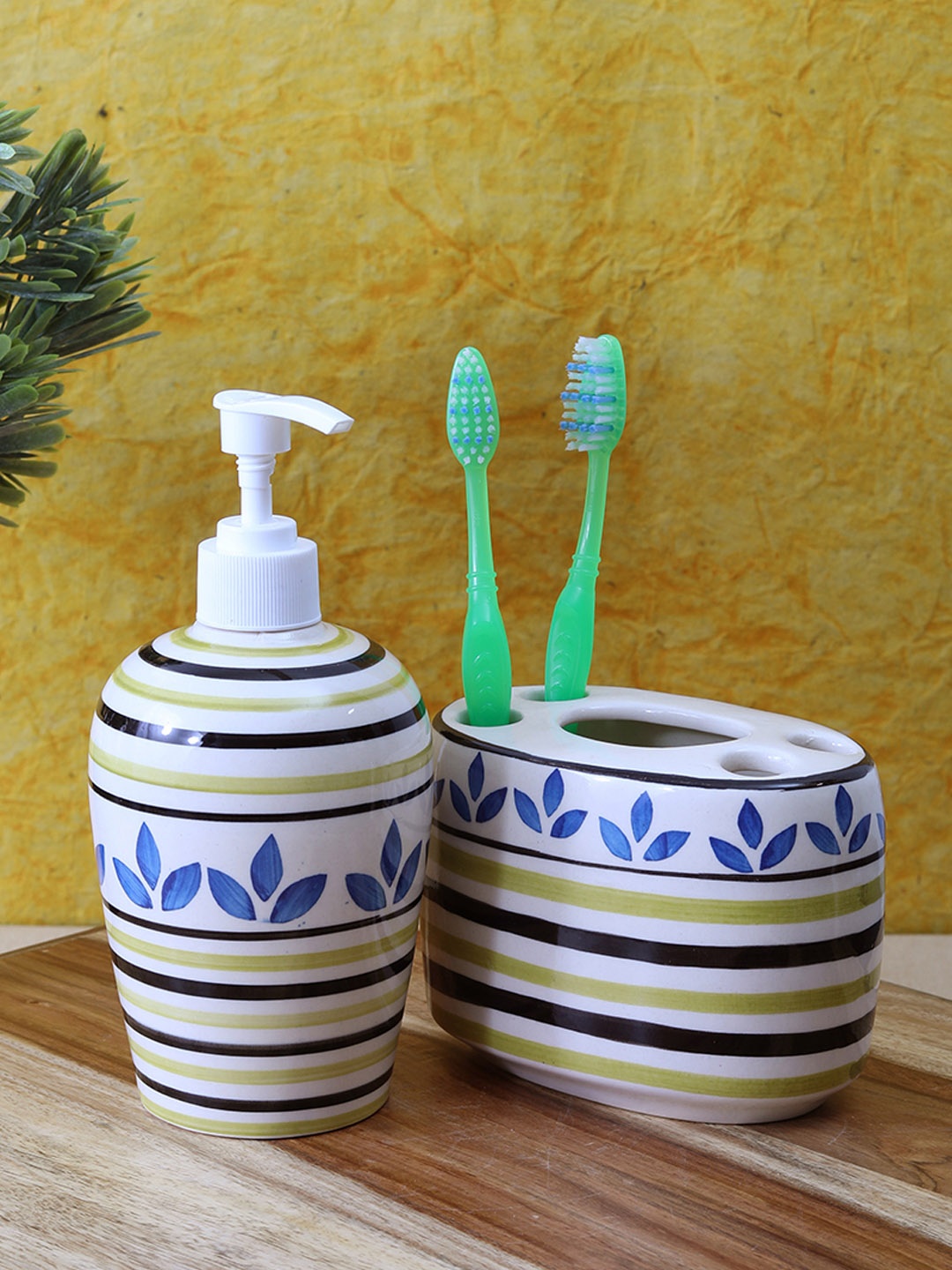 

VarEesha Off-White & Yellow Ceramic Bath Accessories