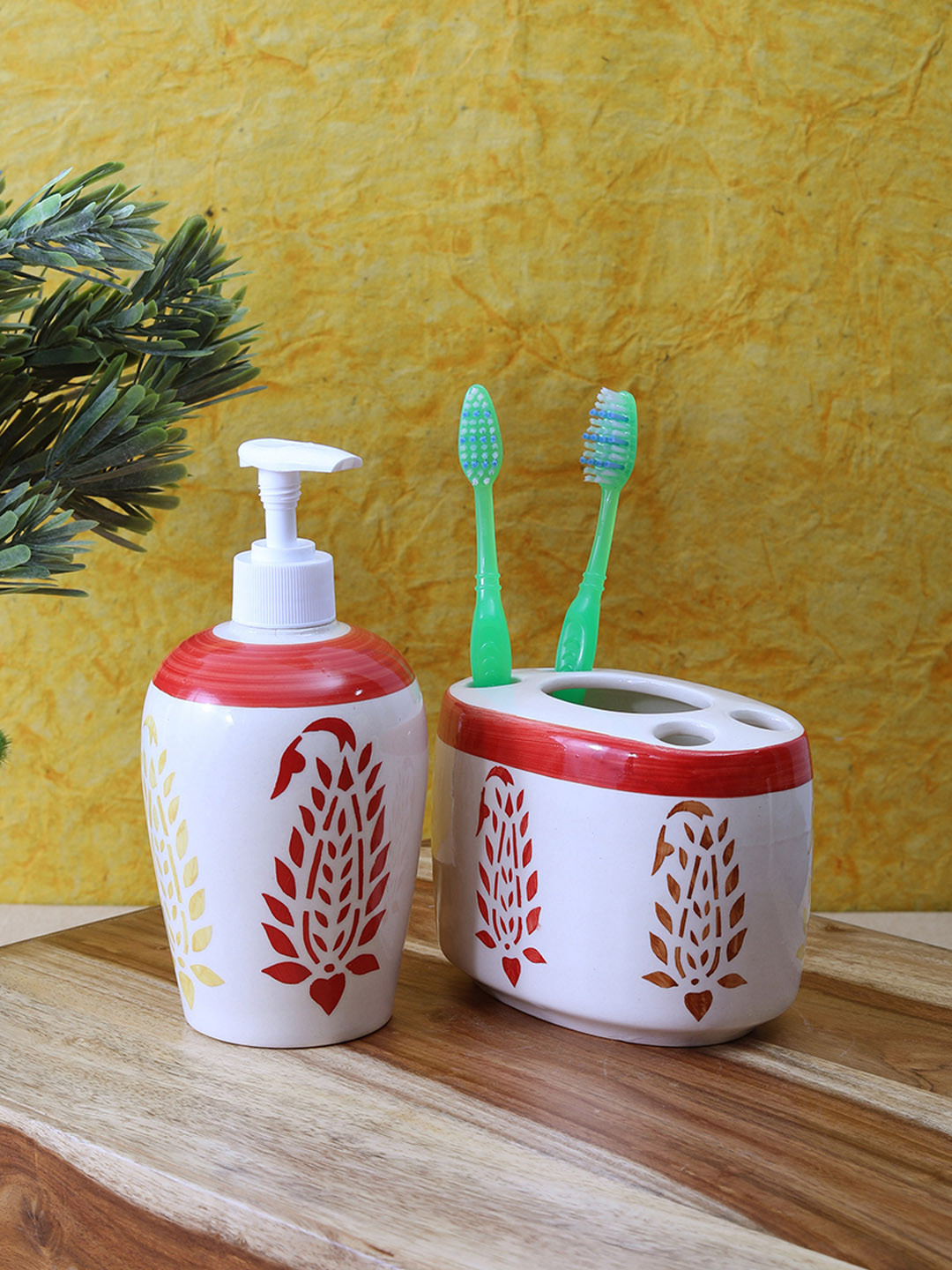 

VarEesha Off-White & Red Paisley Ceramic Bath Accessories