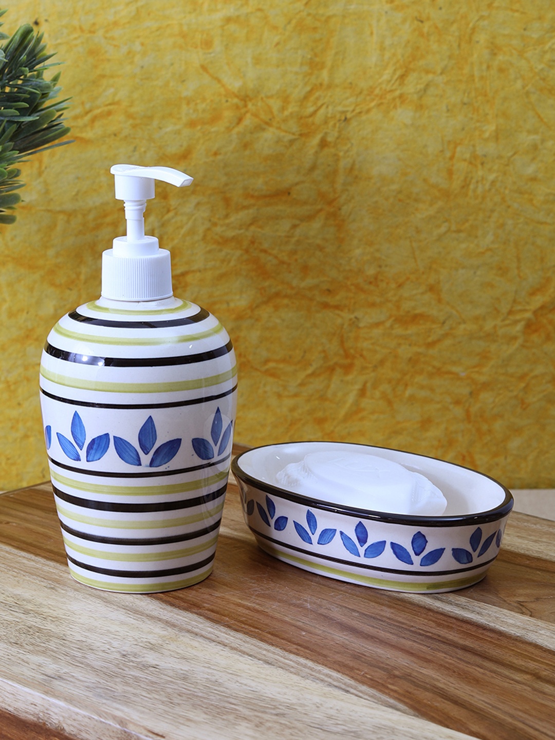 

VarEesha Off-White & Yellow Ceramic Bath Accessories