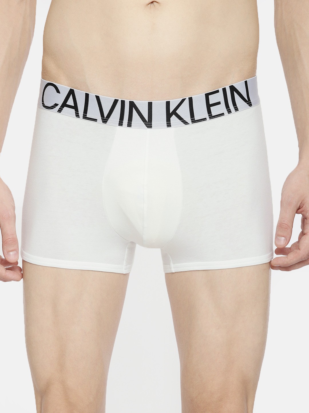 

Calvin Klein Underwear Men White Solid Trunks NB1703100-100
