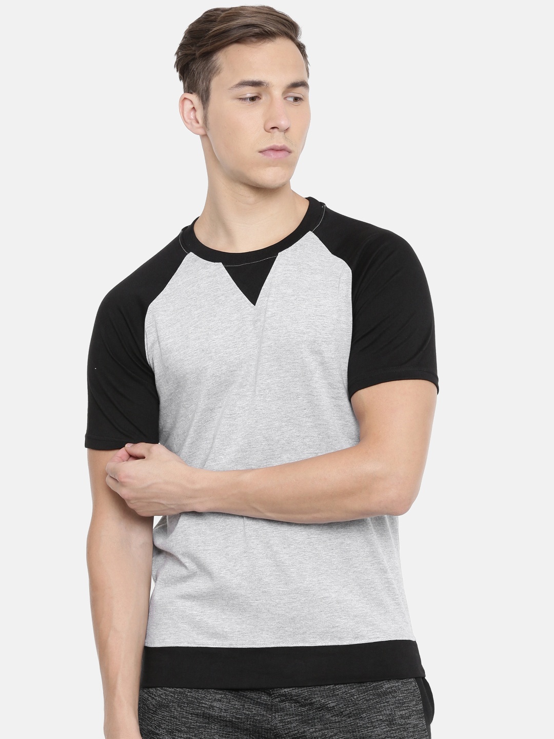 

ARISE Men Grey Colourblocked Round Neck Pure Cotton T-shirt