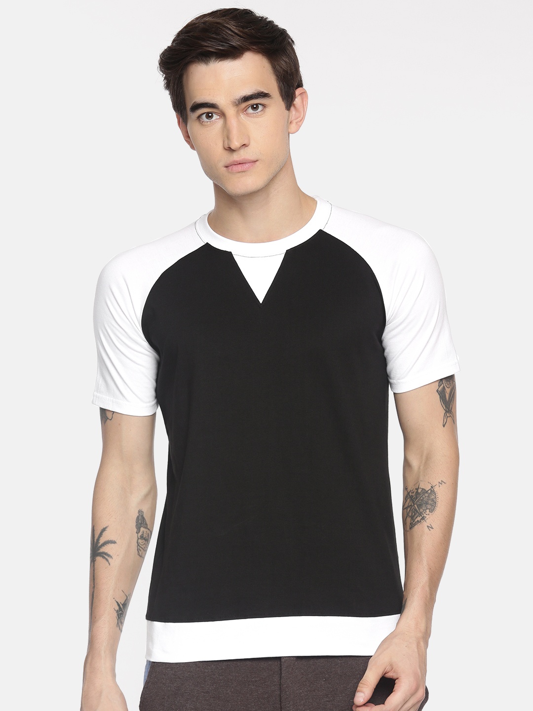 

ARISE Men Black White Colourblocked Round Neck Pure Cotton T-shirt