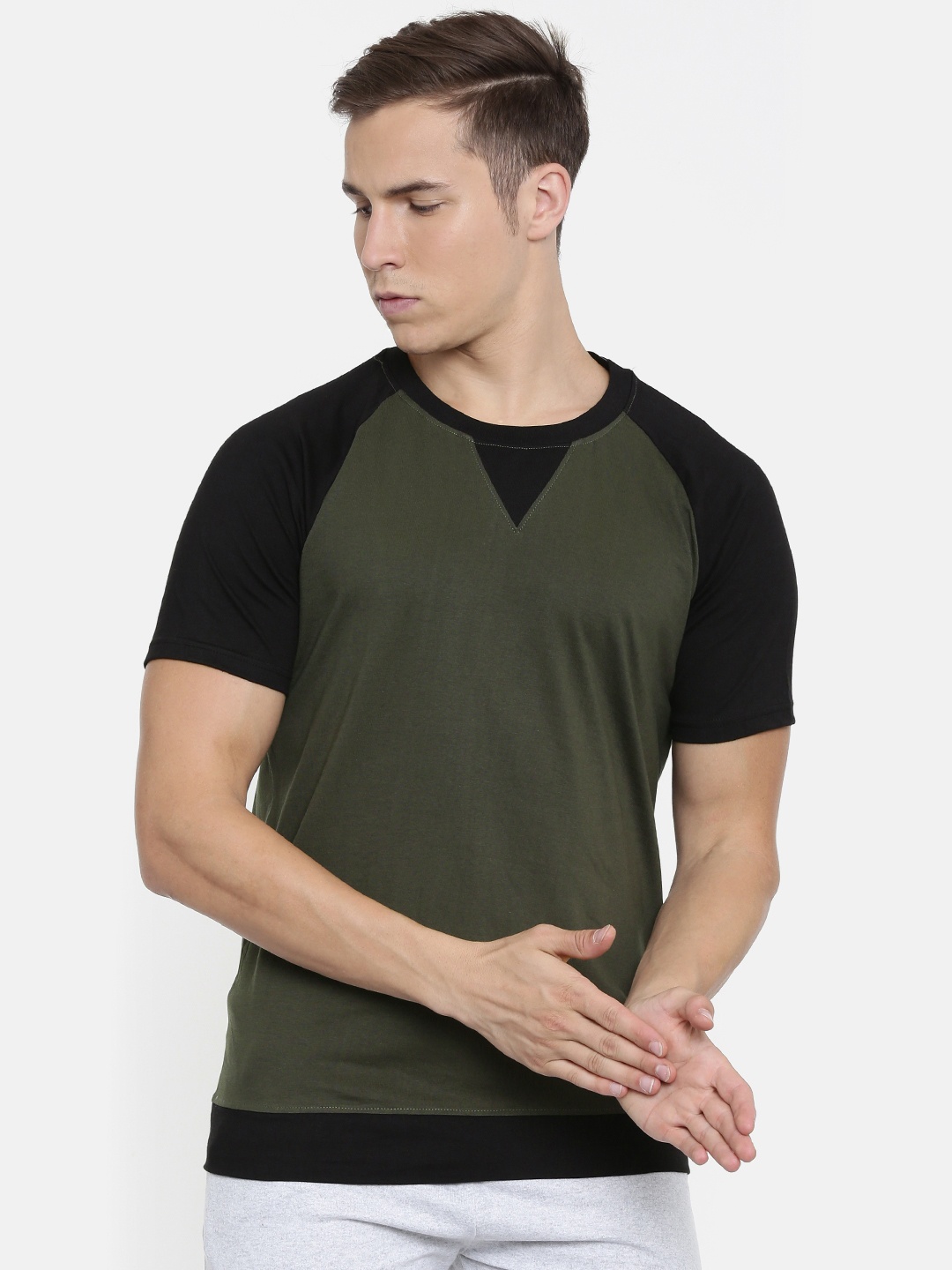 

ARISE Men Olive Green Colourblocked Round Neck Pure Cotton T-shirt