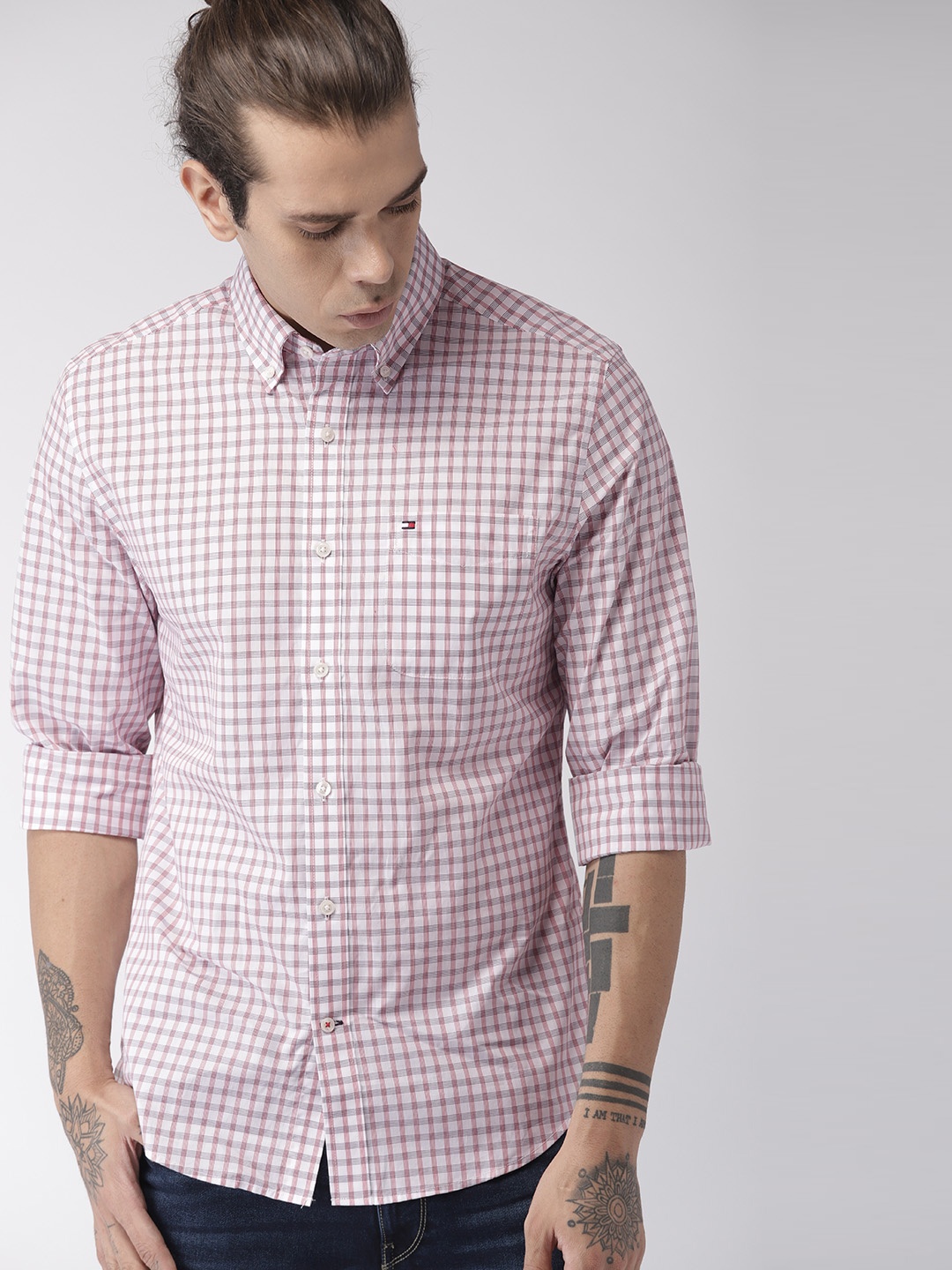 

Tommy Hilfiger Men White & Red Regular Fit Checked Casual Shirt
