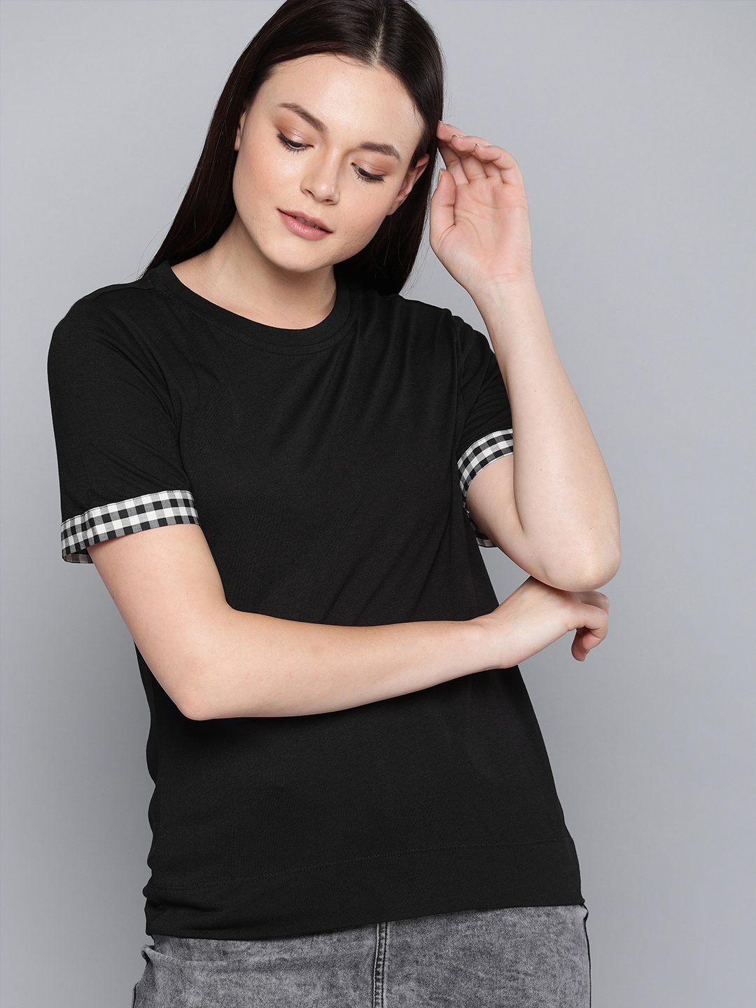 

Harvard Women Black Solid Round Neck T-shirt with Printed Detail