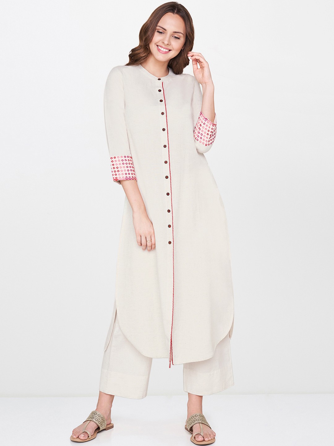 

Global Desi Women Off-White Solid Straight Kurta