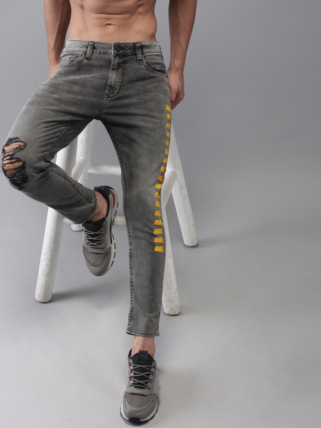 

Moda Rapido Men Grey Slim Fit Mid-Rise Mildly Distressed Stretchable Jeans