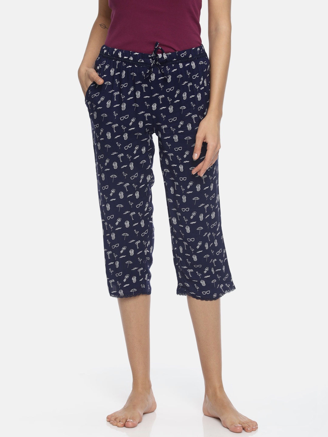 

Fruit of the loom Women Navy Blue & White Printed Regular Fit Capris