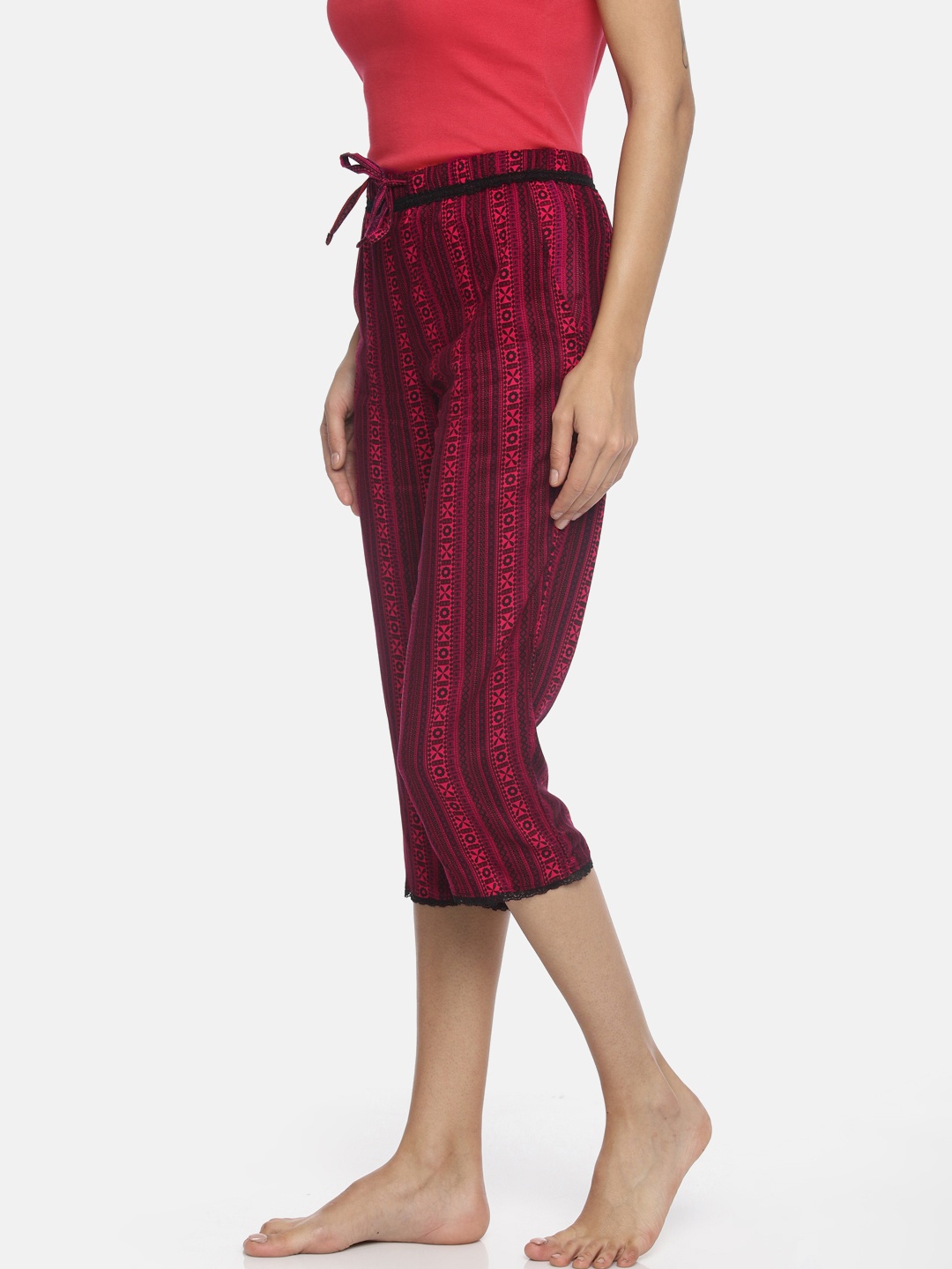 

Fruit of the loom Women Red Printed Regular Fit Capris