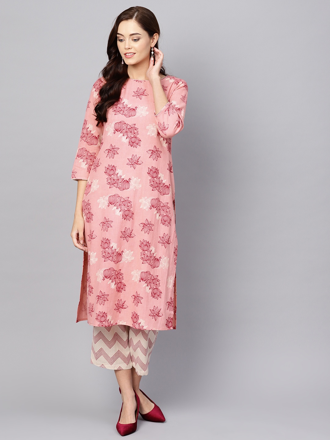 

anayna Women Peach-Coloured & Beige Printed Kurta with Trousers