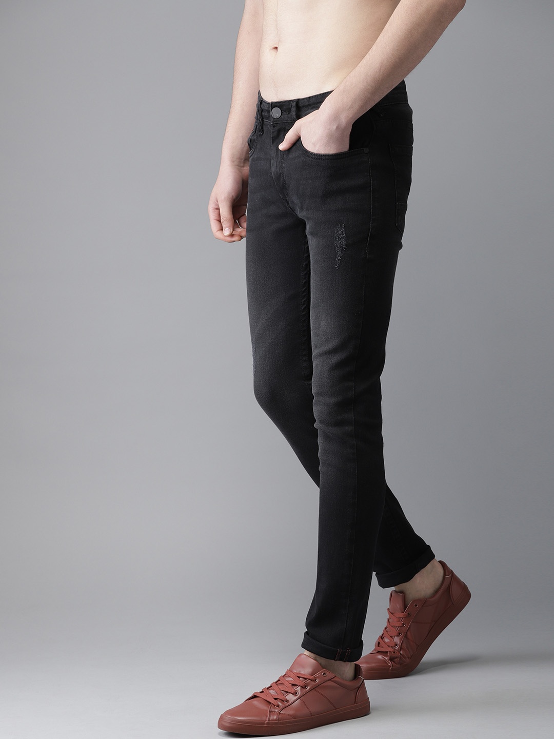 

HERE&NOW Men Black Slim Fit Mid-Rise Low Distressed Stretchable Jeans