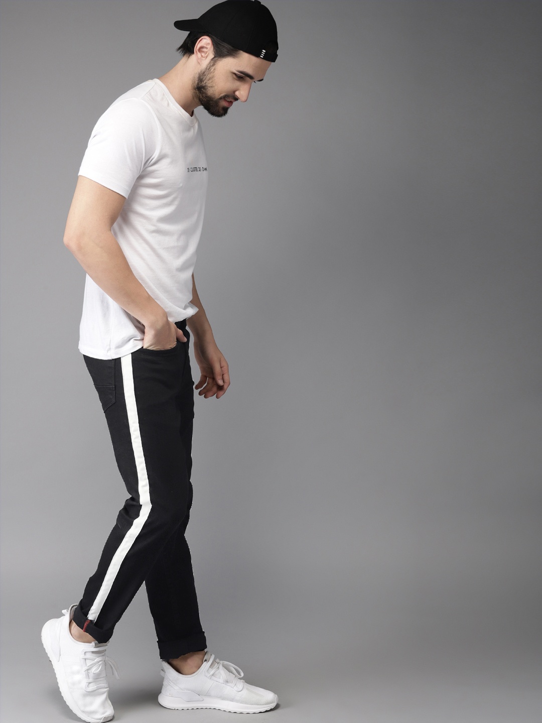 

HERE&NOW Men Black Slim Fit Mid-Rise Clean Look Stretchable Jeans