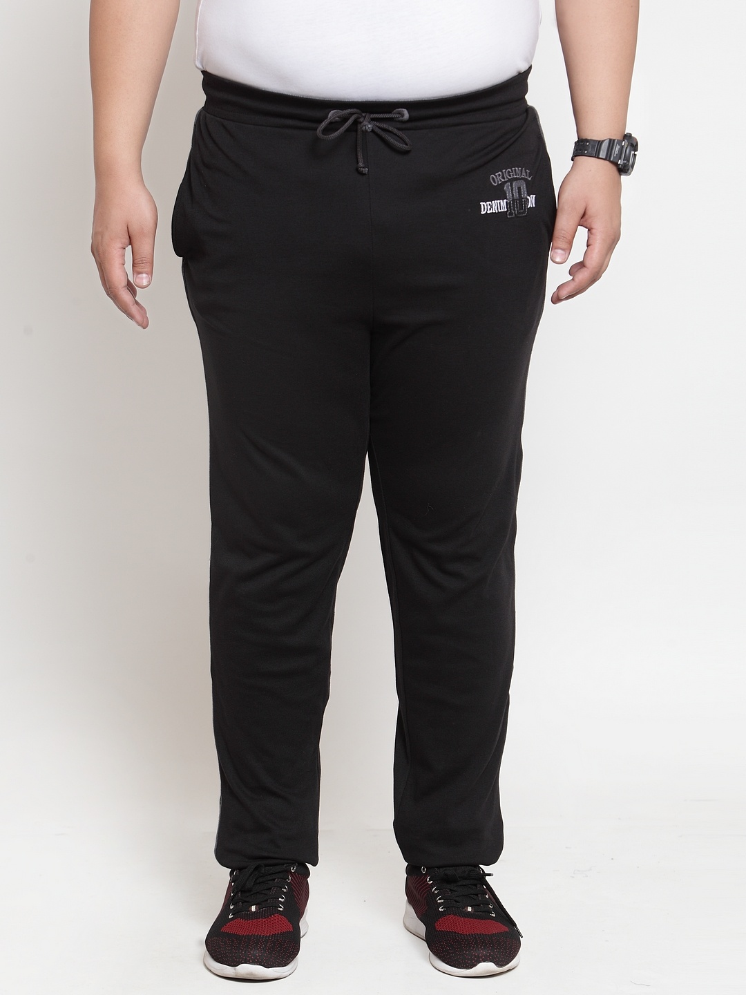 

plusS Men Black Solid Straight-Fit Trackpant