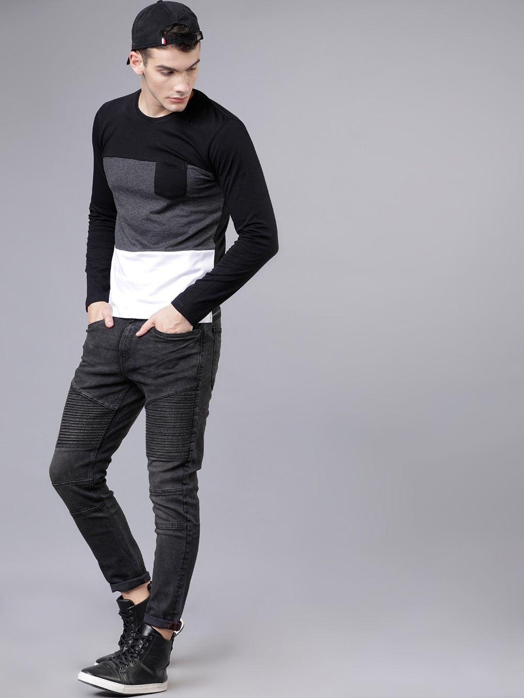 

HIGHLANDER Men Black Colourblocked Round Neck T-shirt
