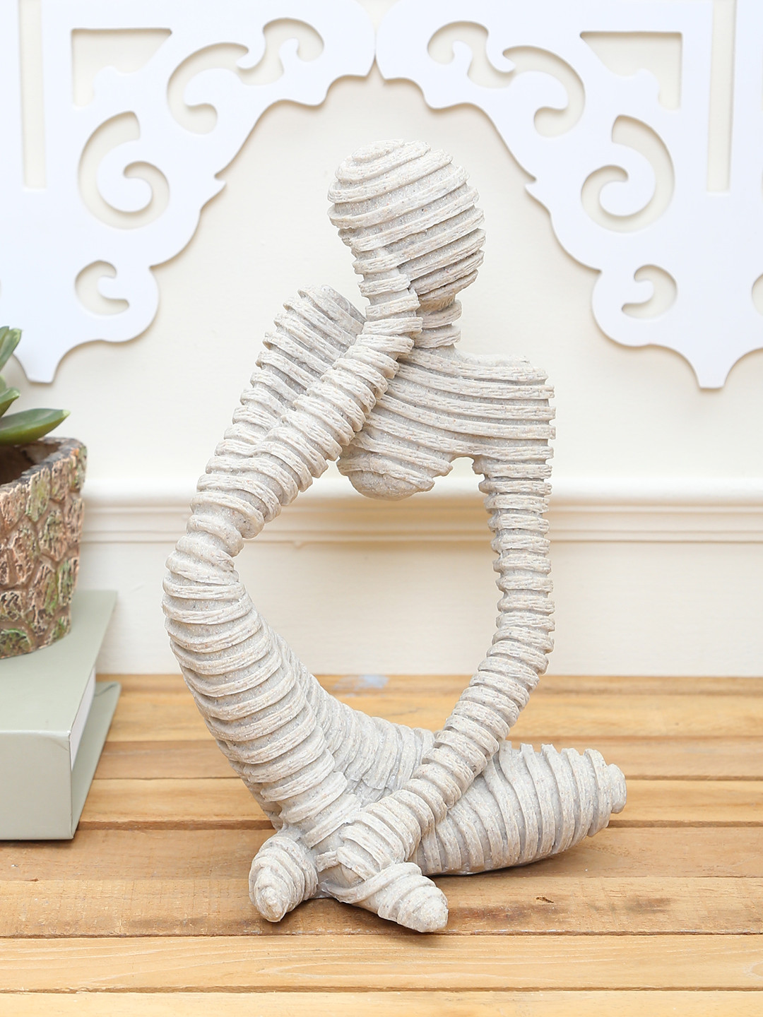 

TAYHAA Grey Stone Dust The Dreamer Showpiece