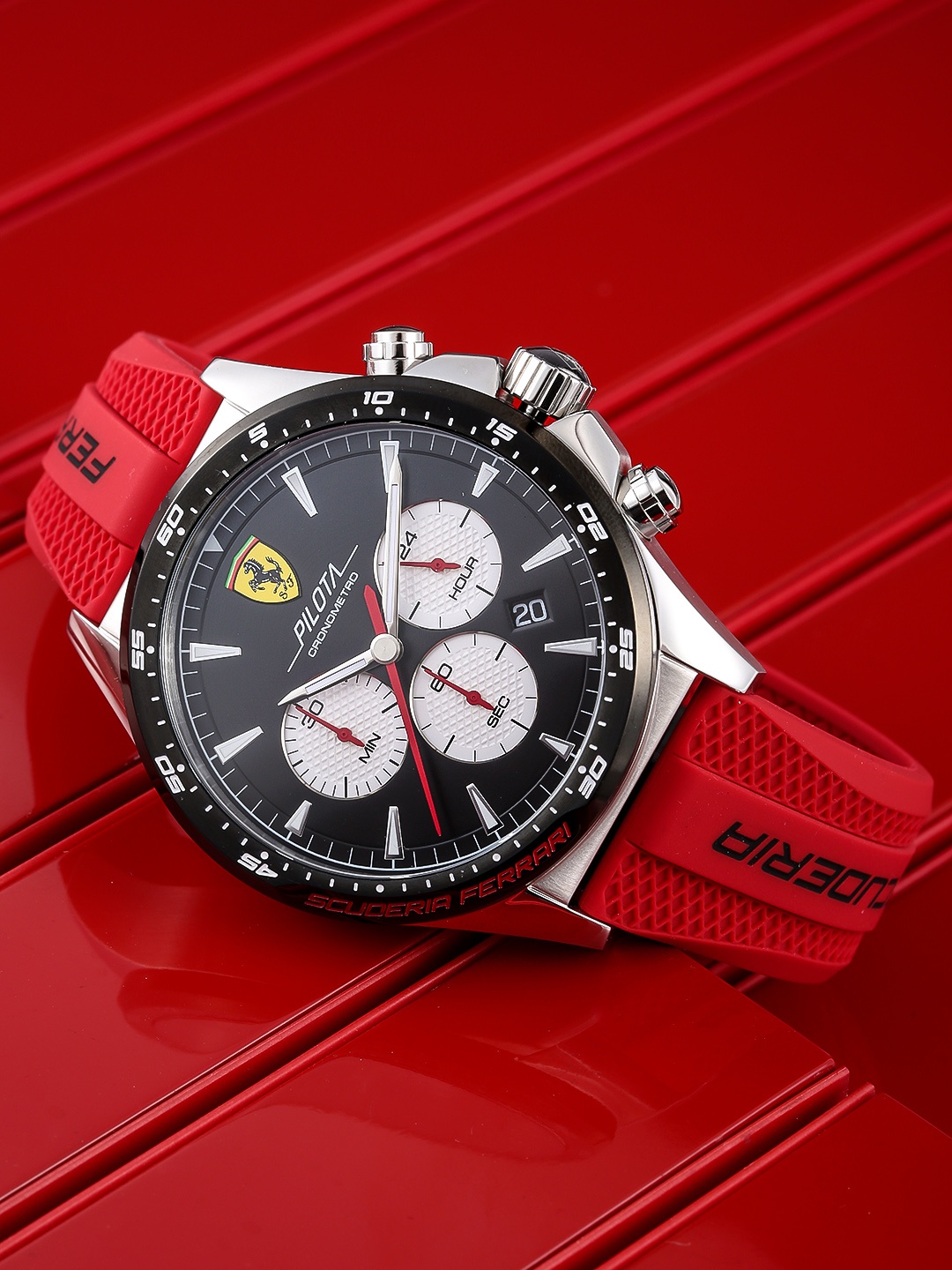 

SCUDERIA FERRARI Pilota Men Black Analogue Watch 0830596