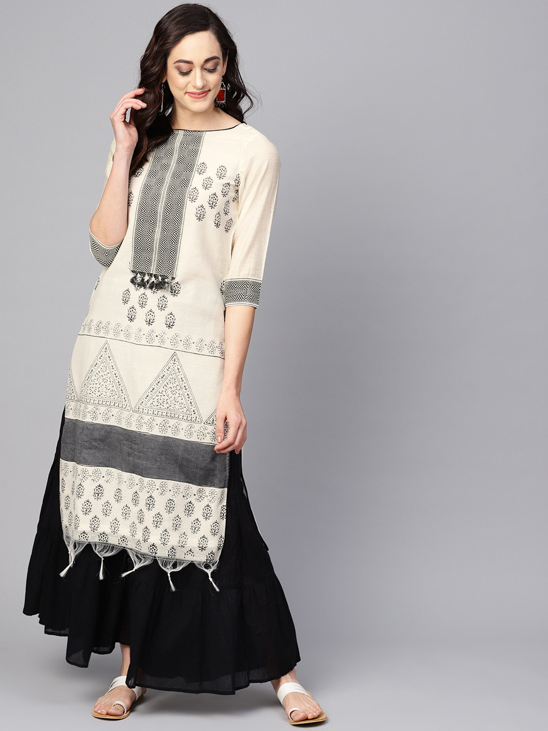

Pannkh Women Off-White & Charcoal Grey Printed Straight Kurta