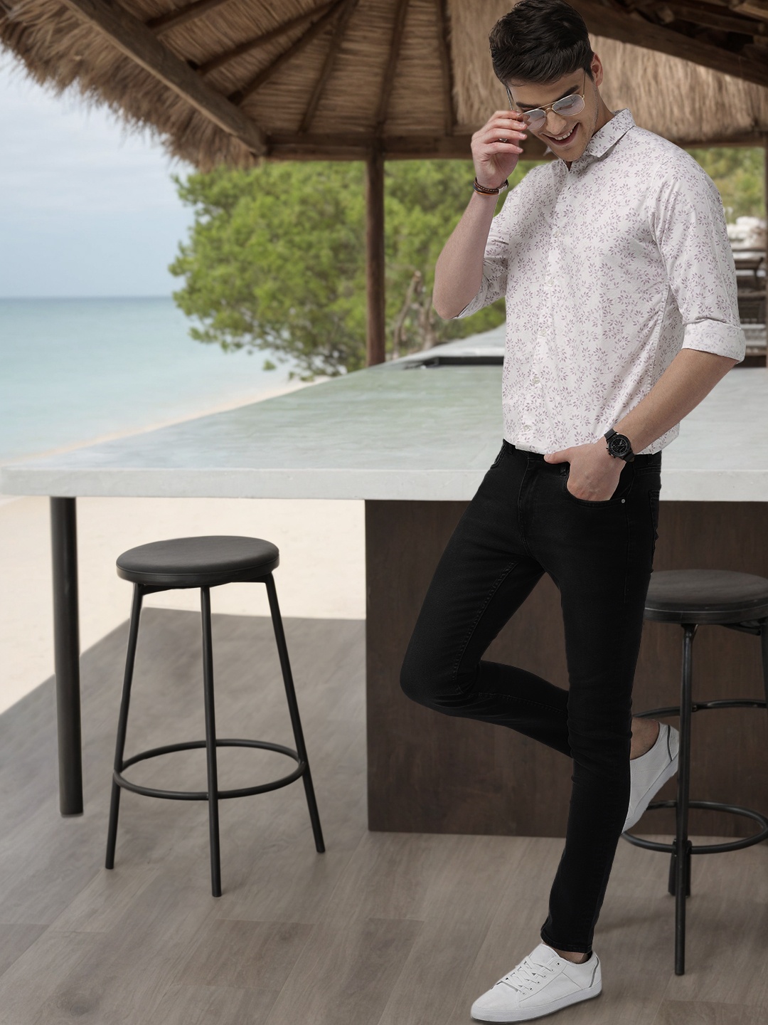 

Mast & Harbour Men White & Pink Printed Pure Cotton Casual Shirt