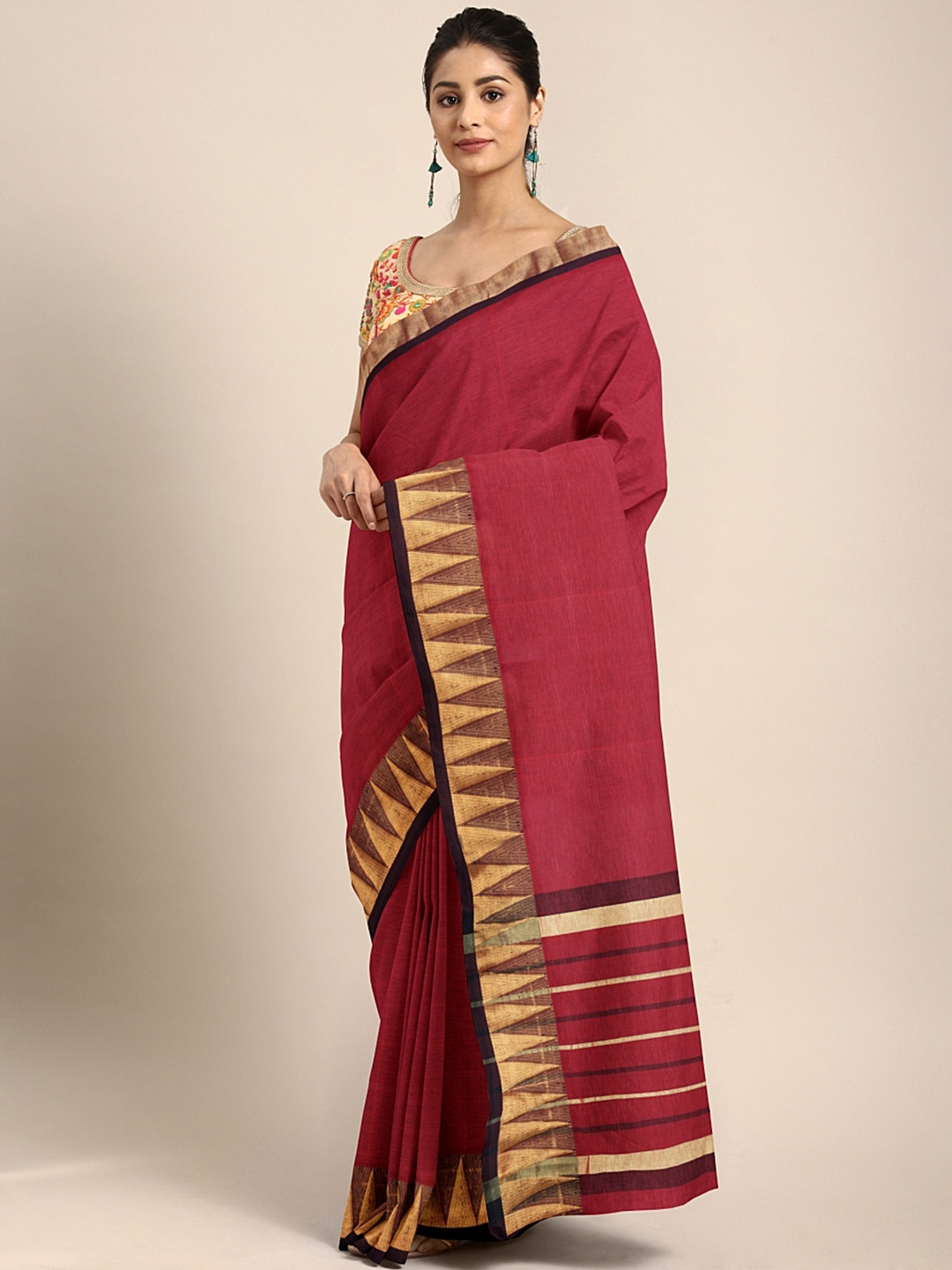 

Pavechas Red & Beige Pure Cotton Solid Venkatgiri Saree