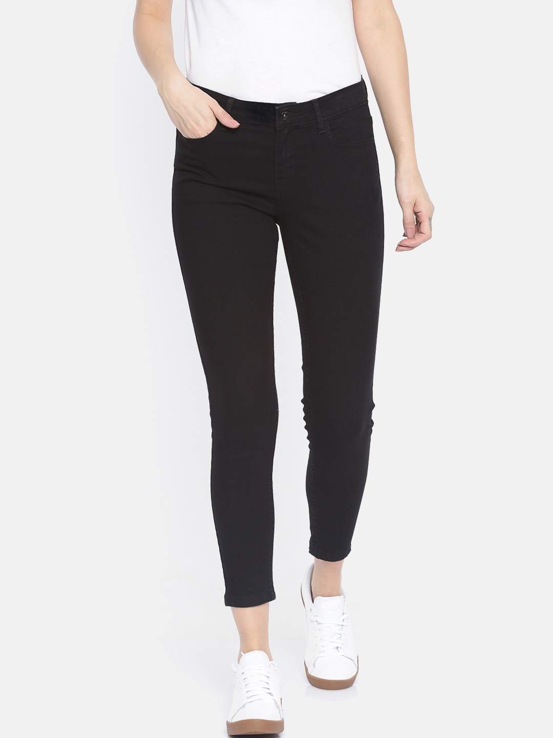 

People Women Black Slim Fit Mid-Rise Clean Look Stretchable Cropped Jeans