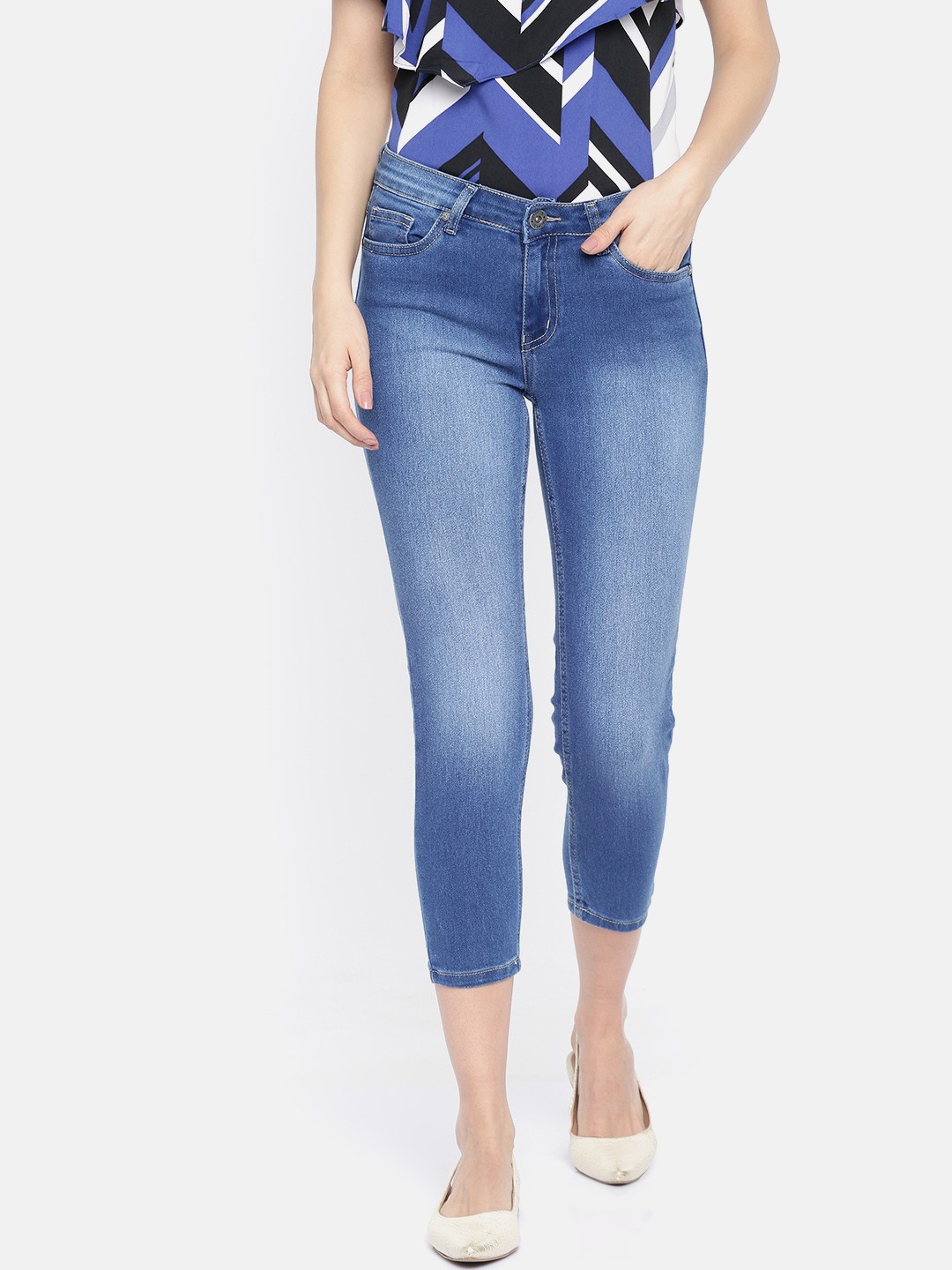 

People Women Blue Slim Fit Mid-Rise Clean Look Stretchable Cropped Jeans