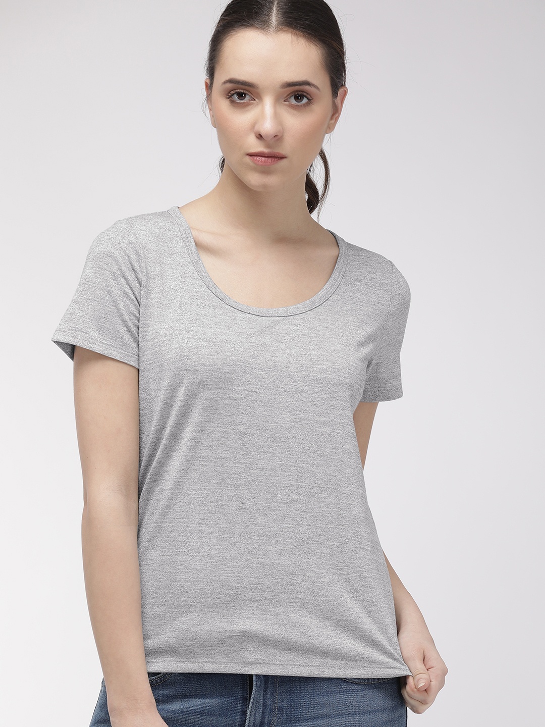 

Levis Women Silver-Toned Solid Scoop Neck T-shirt