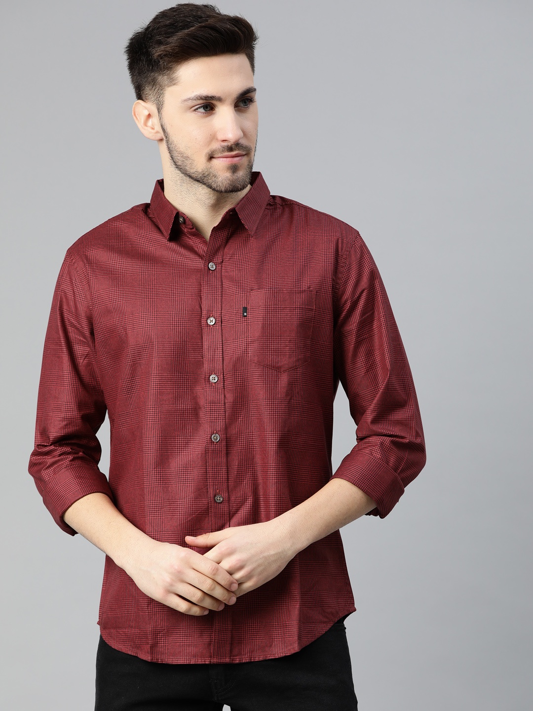 

Levis Men Maroon & Black Regular Fit Checked Casual Shirt