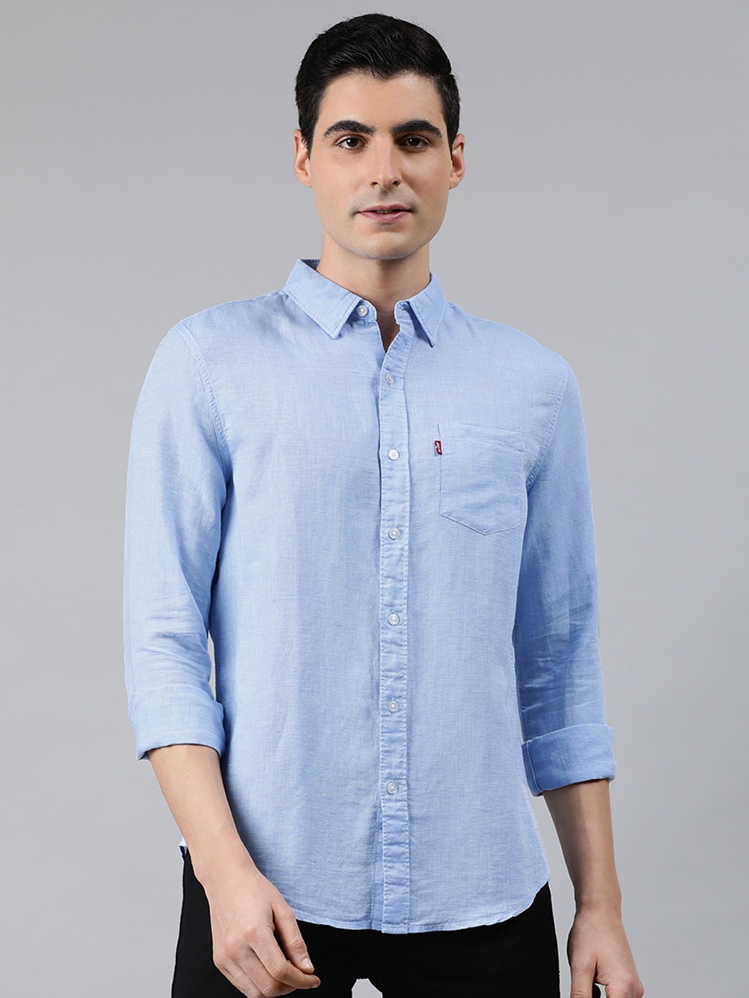 

Levis Men Blue Slim Fit Solid Casual Shirt