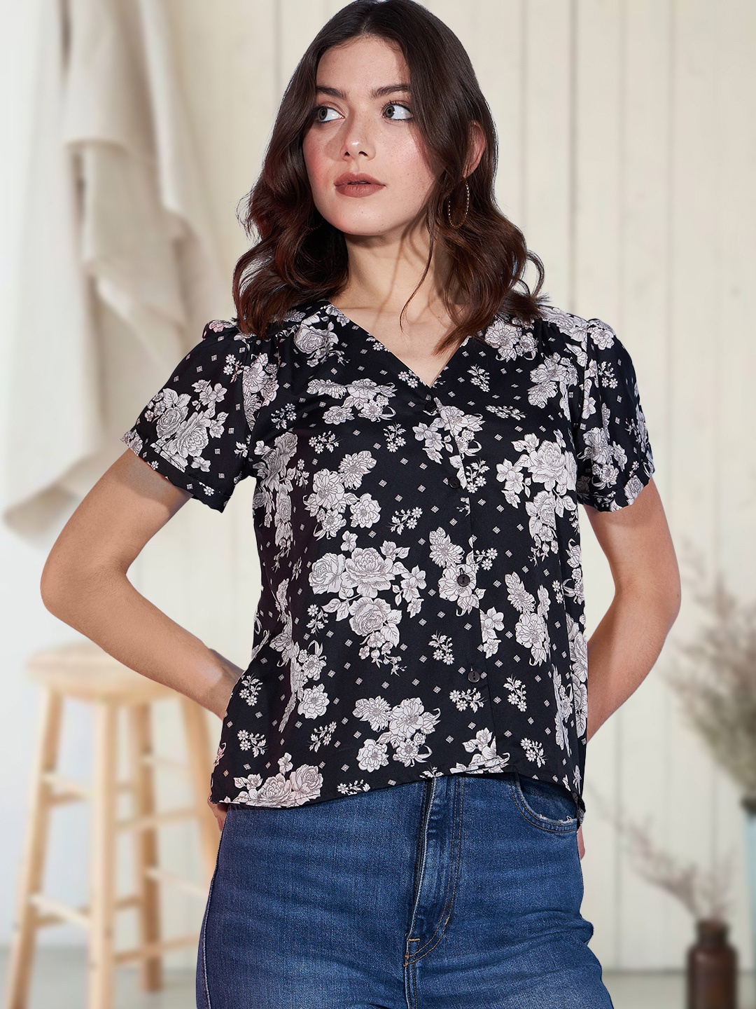 

DressBerry Black Floral Pleated Shirt Style Top