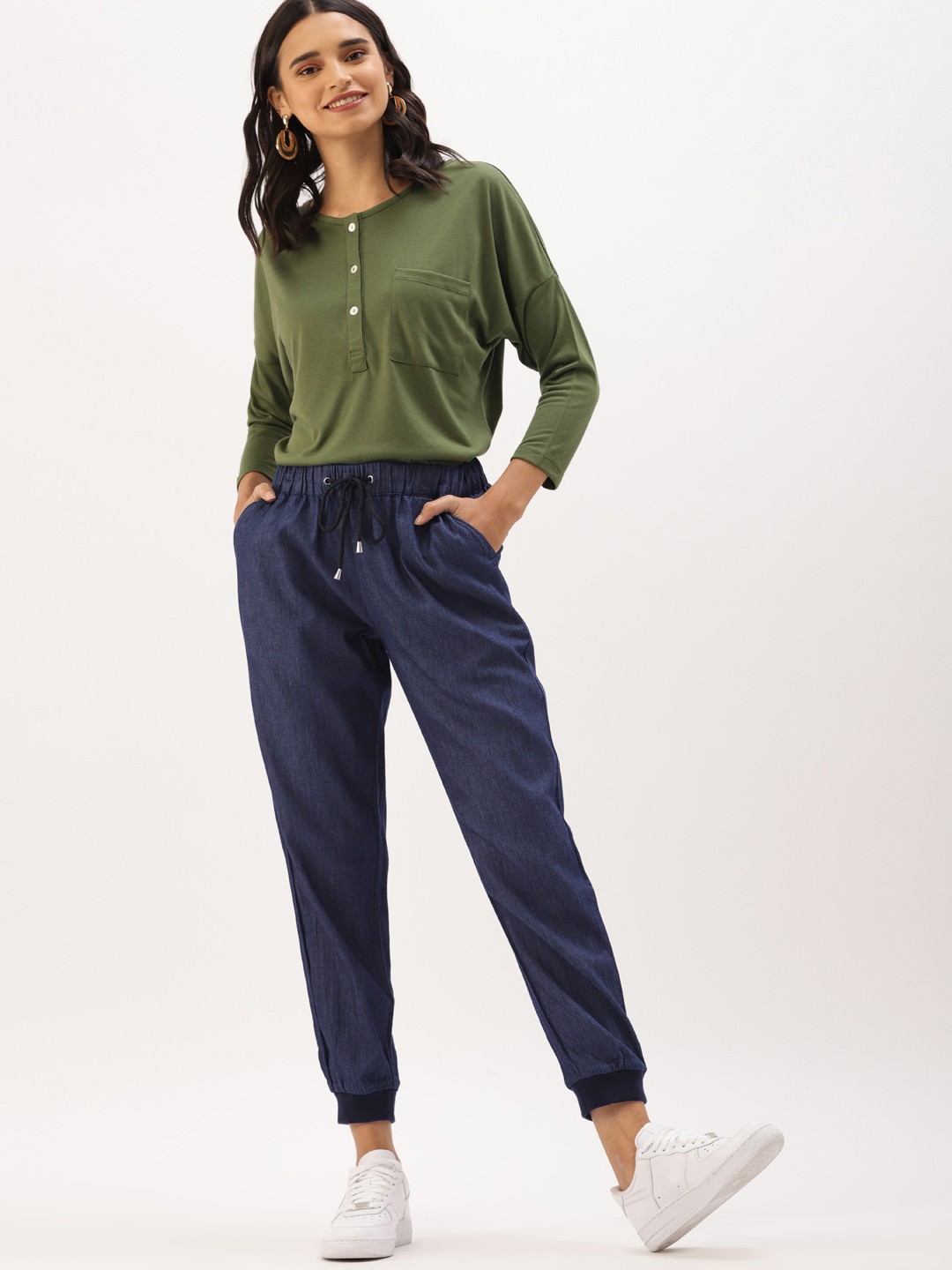 

DressBerry Women Blue Regular Fit Solid Cropped Chambray Joggers