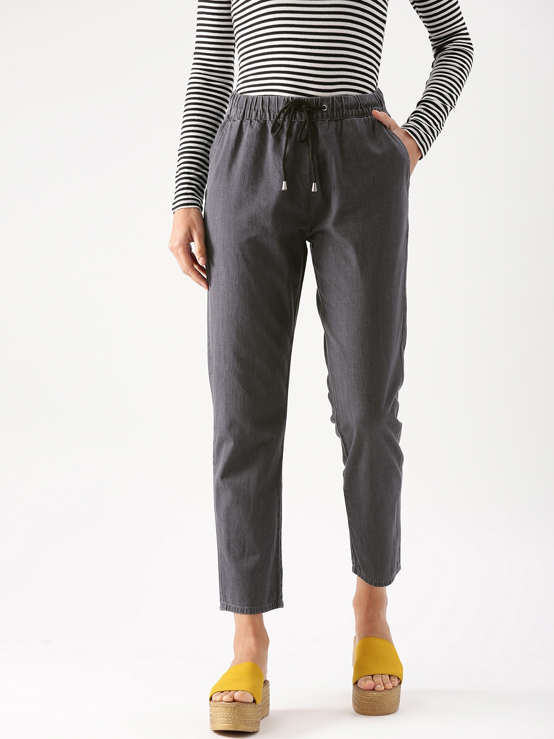 

DressBerry Women Black Regular Fit Solid Cropped Regular Trousers