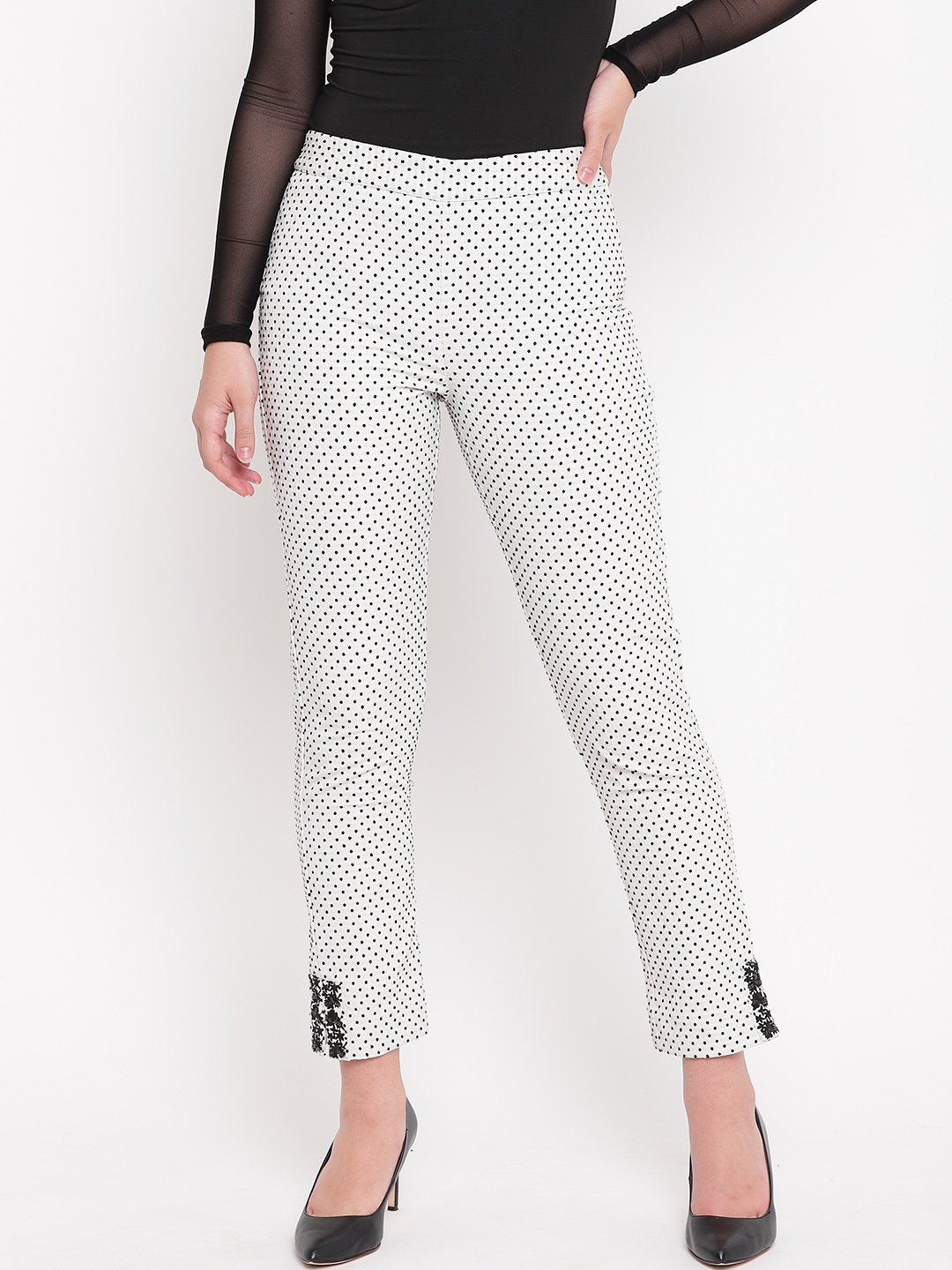 

NIZA Women Off-White & Black Regular Fit Printed Cropped Trousers