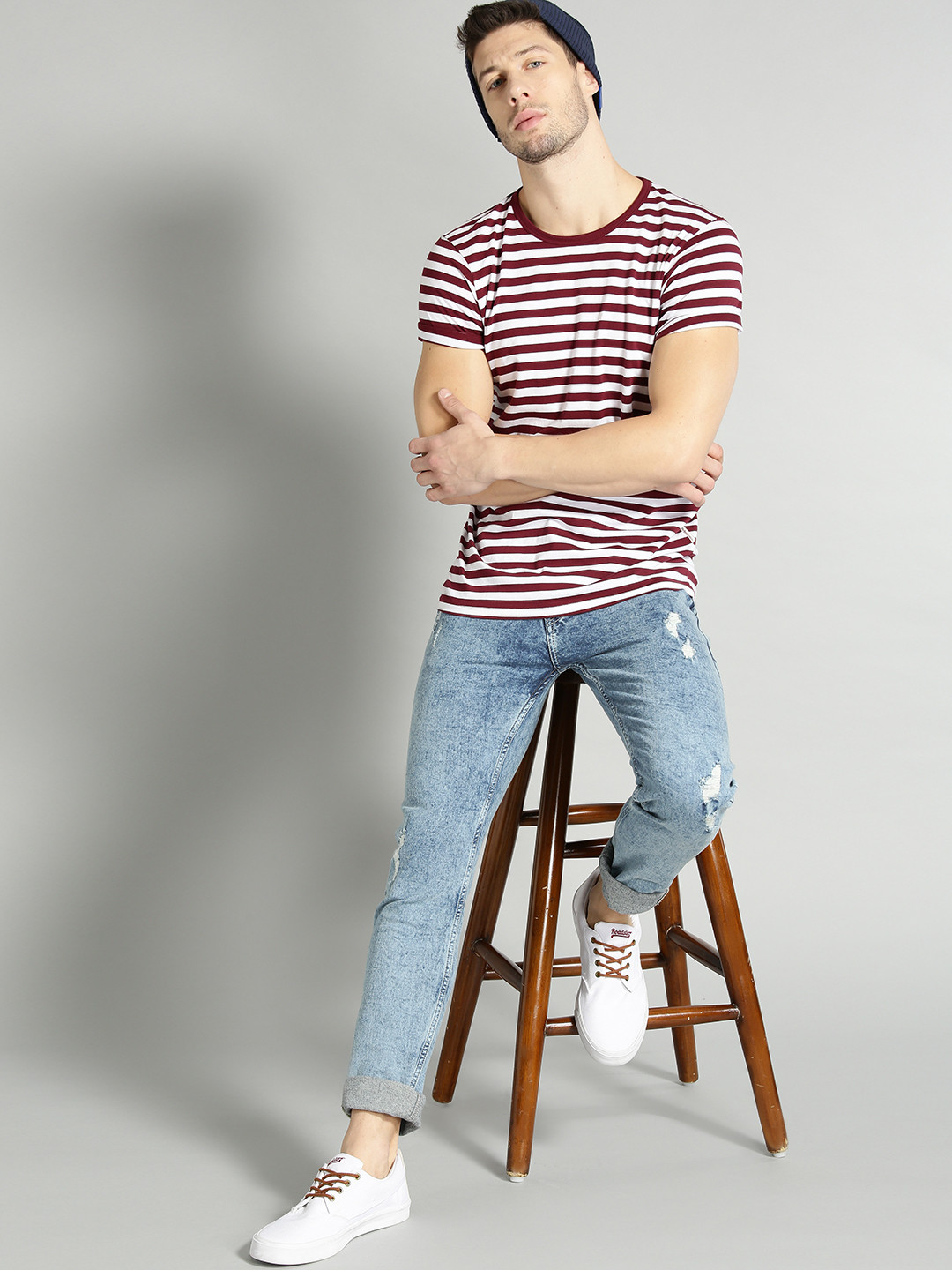 

The Roadster Lifestyle Co Men Blue Skinny Fit Mid-Rise Mildly Distressed Acid Wash Stretchable Jeans
