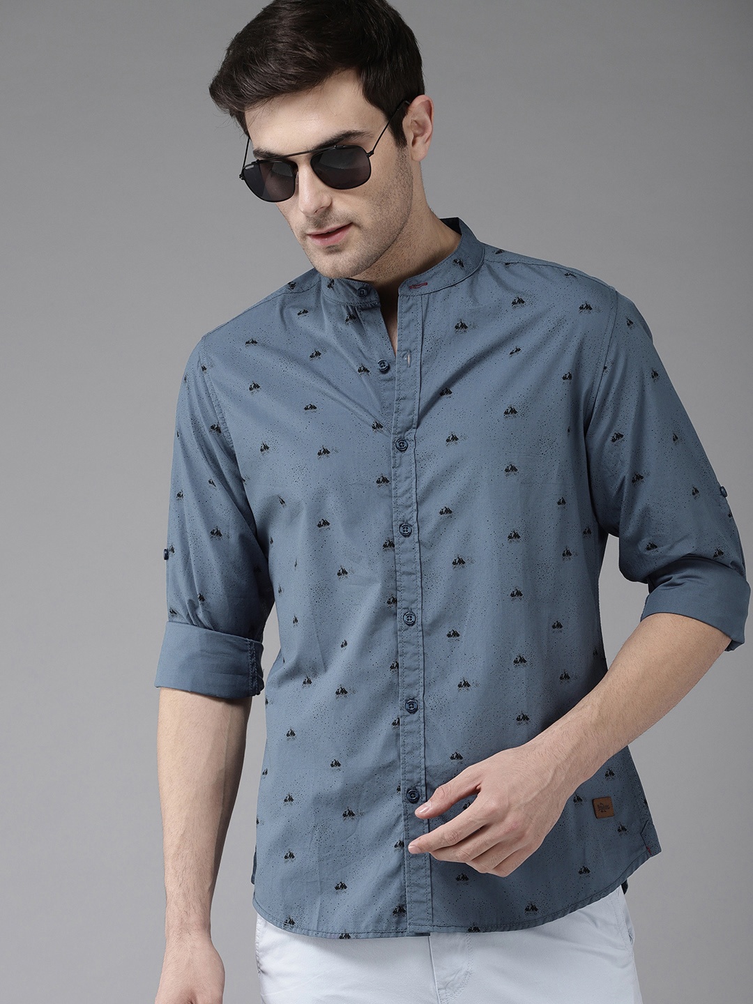 

Roadster Men Blue & Black Regular Fit Printed Casual Shirt