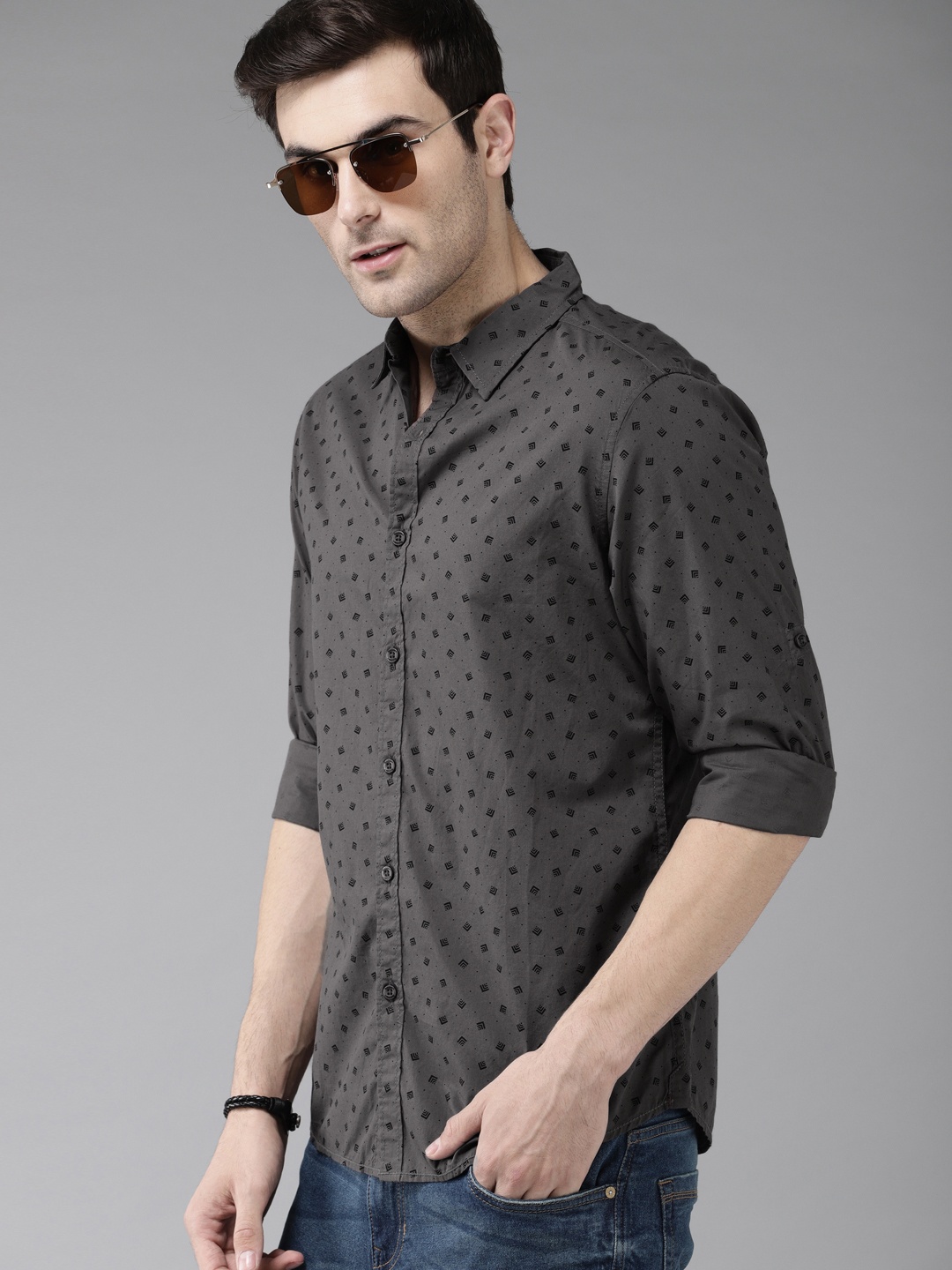 

The Roadster Lifestyle Co Men Charcoal & Black Regular Fit Printed Casual Shirt