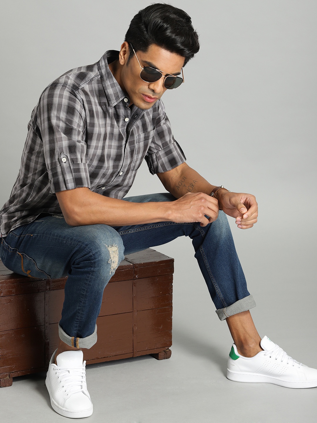 

The Roadster Lifestyle Co Men Black & Grey Regular Fit Checked Casual Shirt