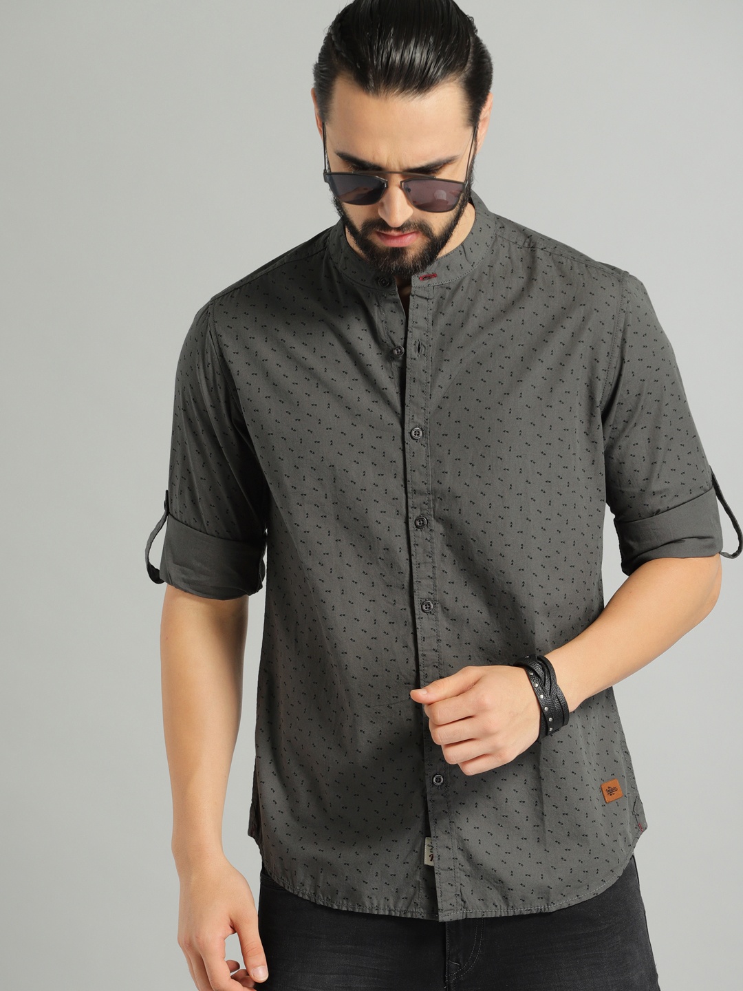 

Roadster Men Grey Black Regular Fit Printed Sustainable Casual Shirt