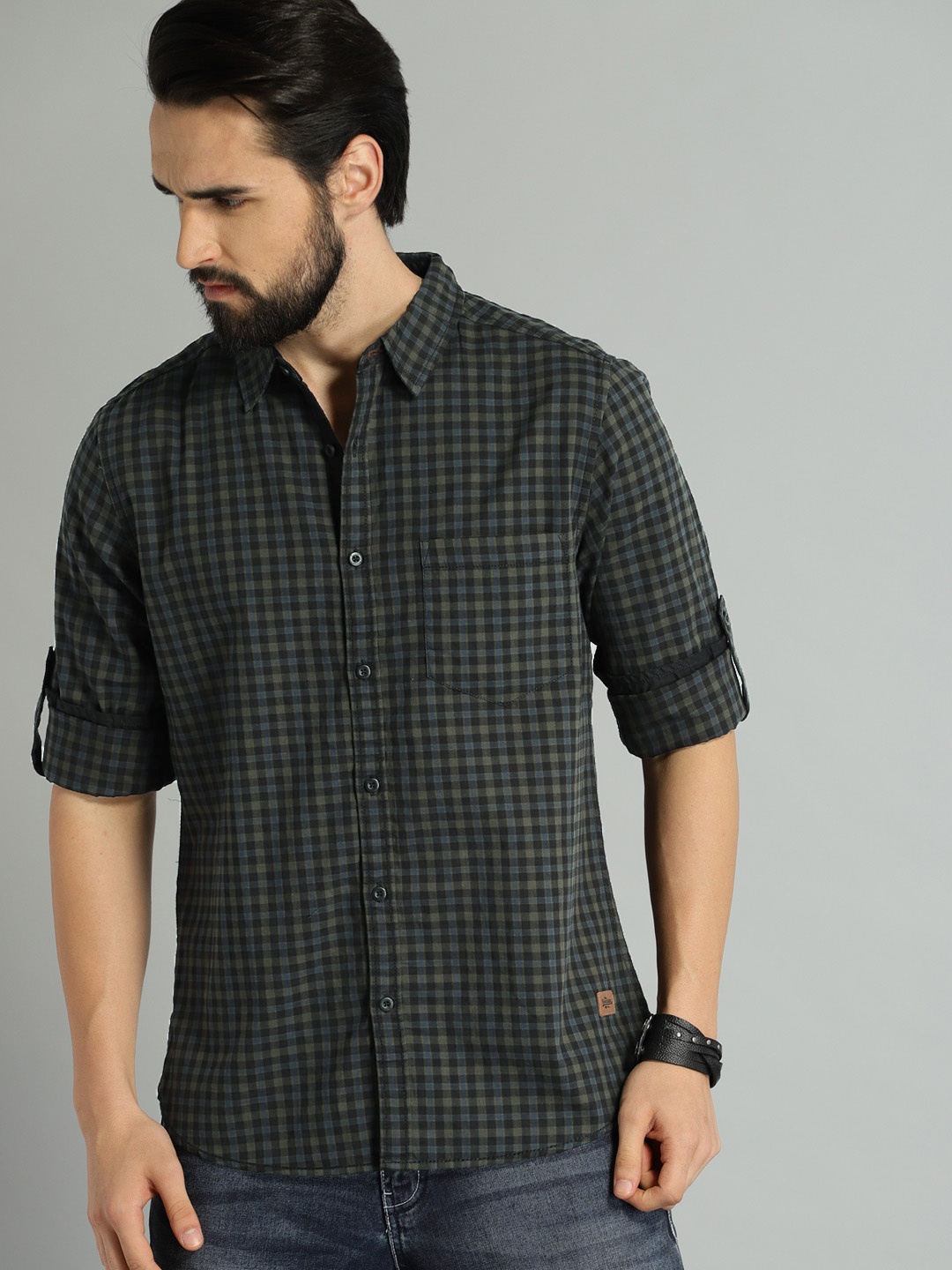 

The Roadster Lifestyle Co Men Olive Green & Black Regular Fit Checked Casual Shirt