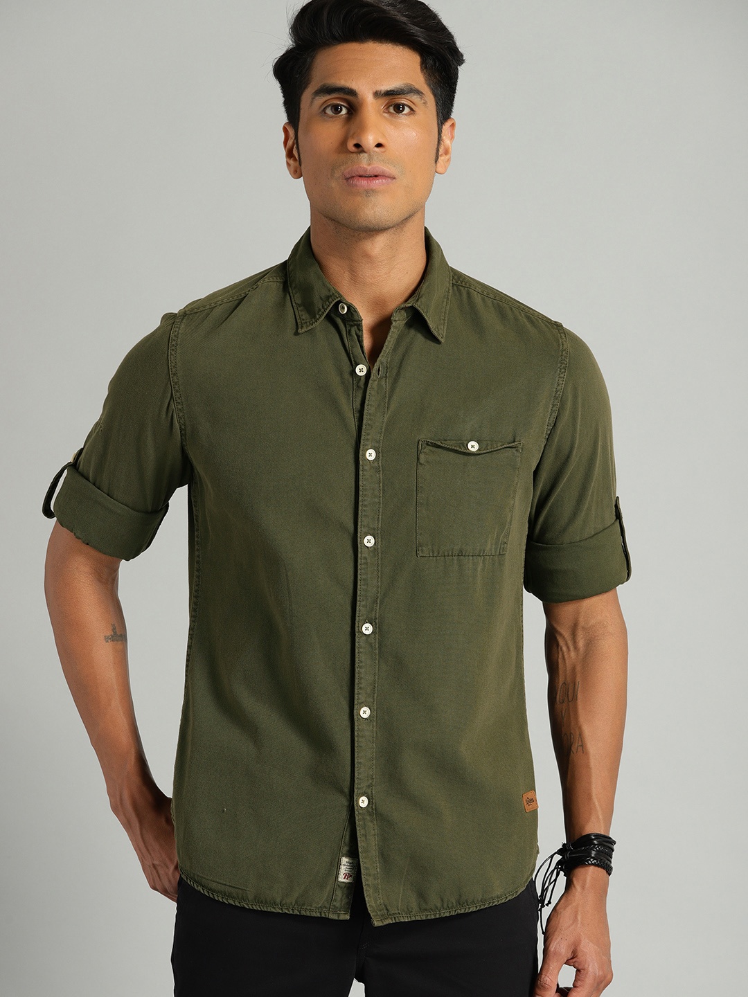 

Roadster Men Olive Green Regular Fit Solid Casual Shirt