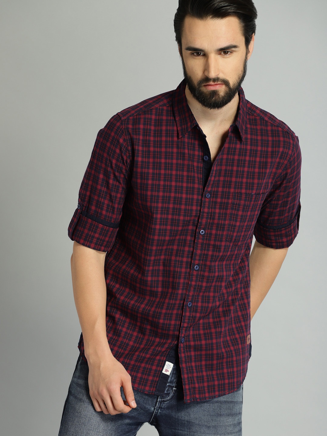 

Roadster Men Maroon & Navy Blue Regular Fit Checked Casual Shirt