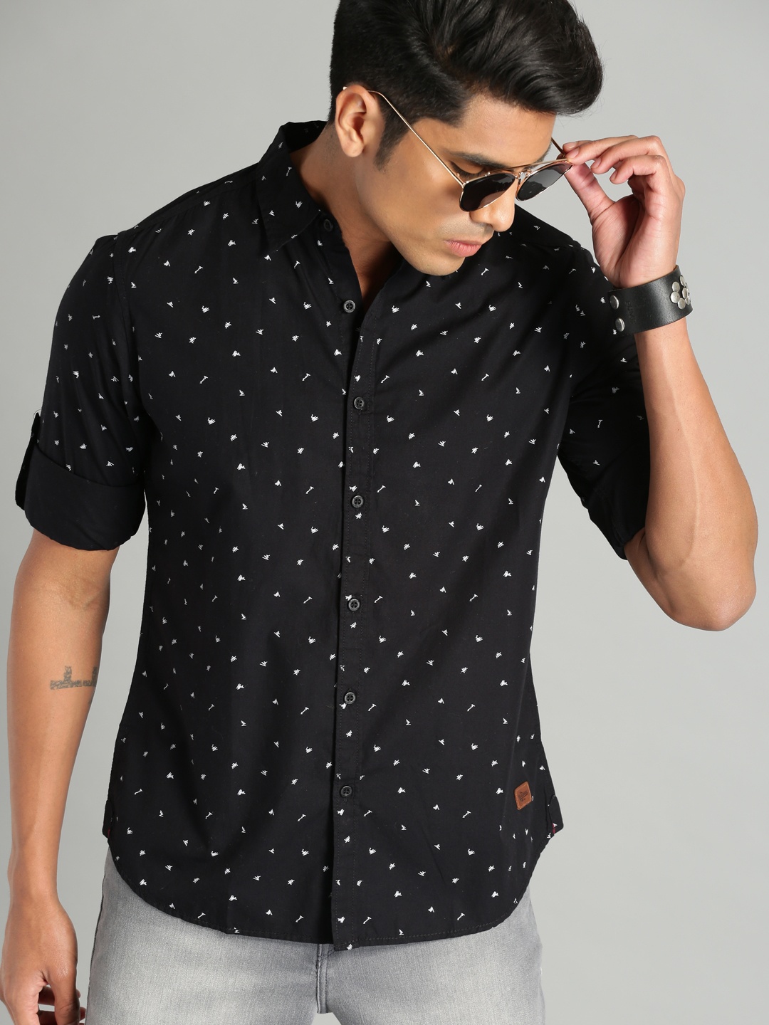 

The Roadster Lifestyle Co Men Black Regular Fit Printed Casual Shirt