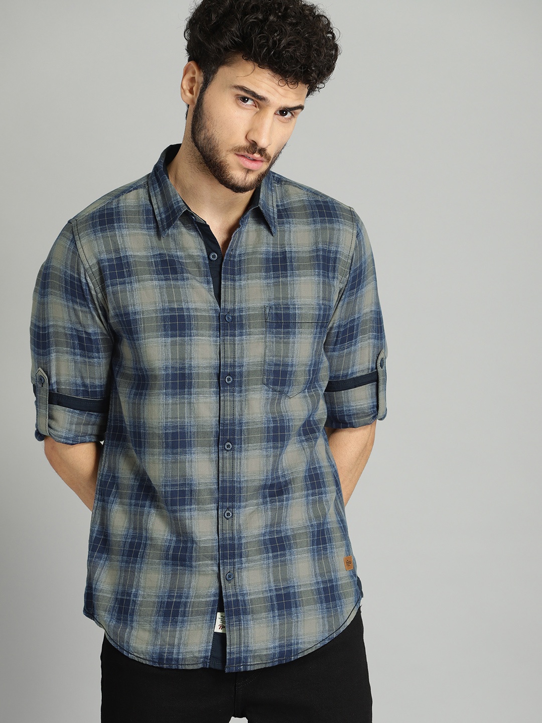 

Roadster Men Navy Blue & Grey Checked Casual Shirt