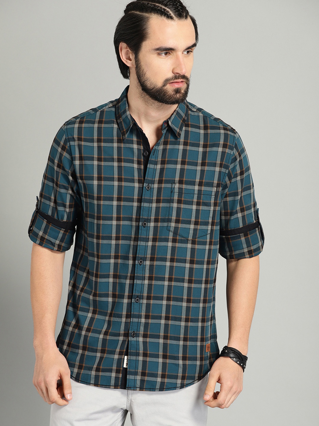 

The Roadster Lifestyle Co Men Teal Blue & Black Regular Fit Checked Casual Shirt