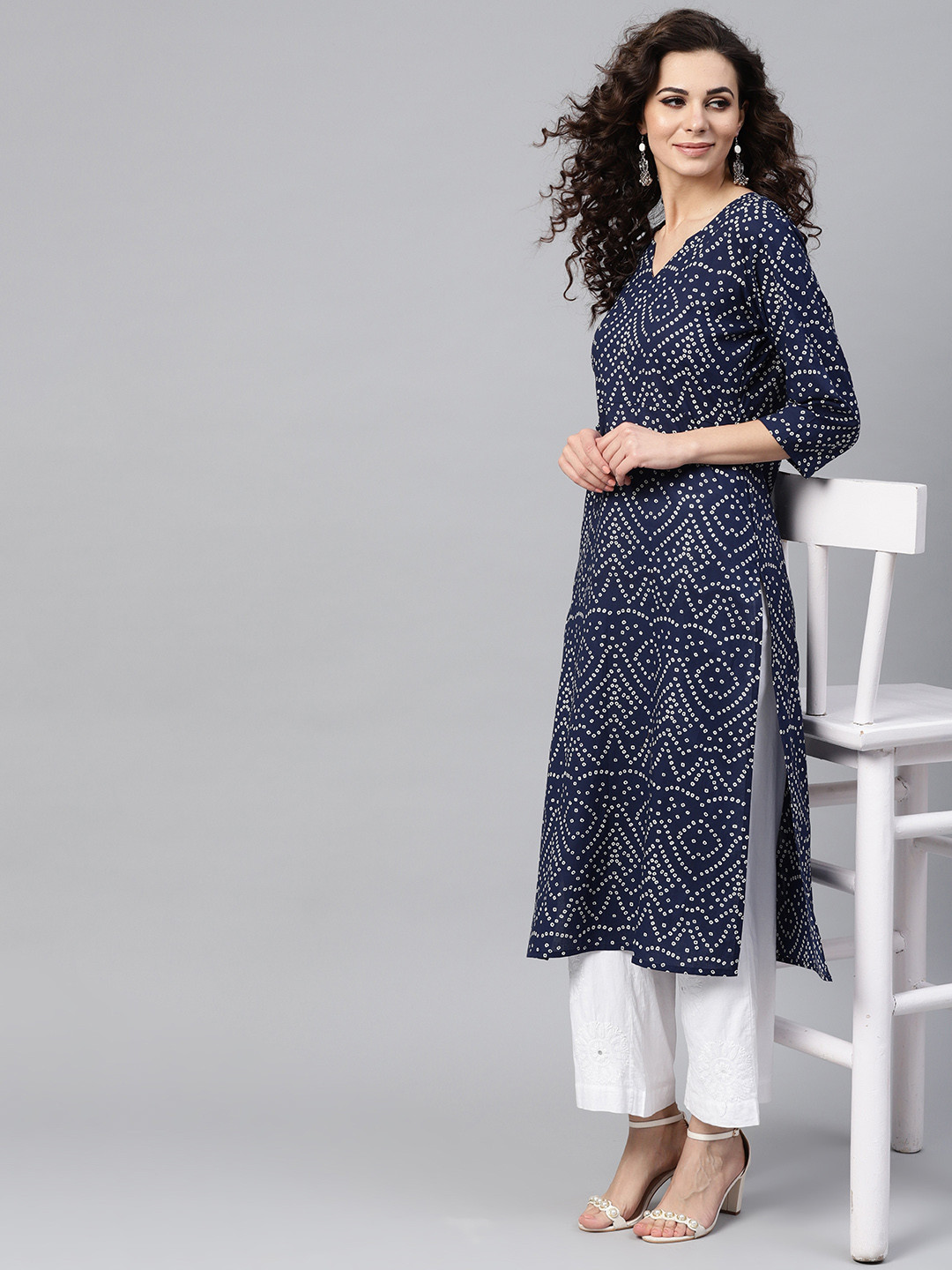 

Nayo Women Navy Blue & White Bandhani Print Straight Kurta