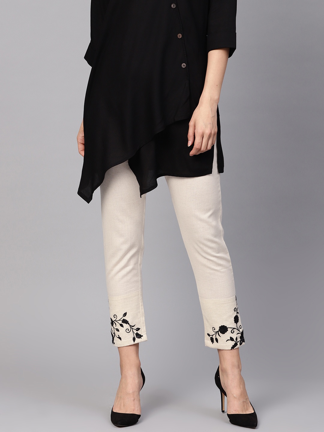 

PINKSKY Women Off-White Smart Slim Fit Solid Cropped Trousers